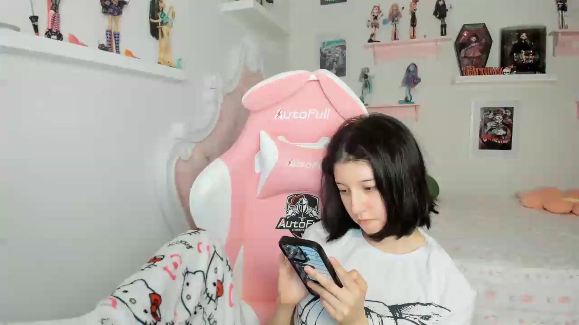 Gallery image thumbnail from Cherrycute666's myfreecams stream on, 06/24/2026, 05:44 image 17 of 20