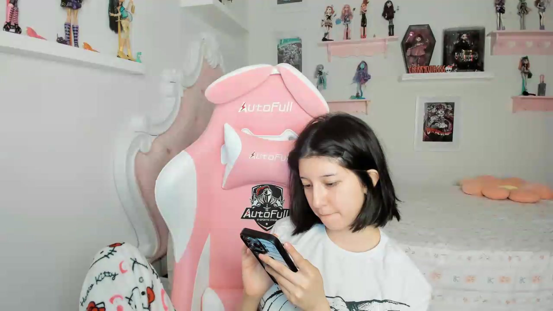 Gallery image thumbnail from Cherrycute666's myfreecams stream on, 06/24/2026, 05:44 image 18 of 20