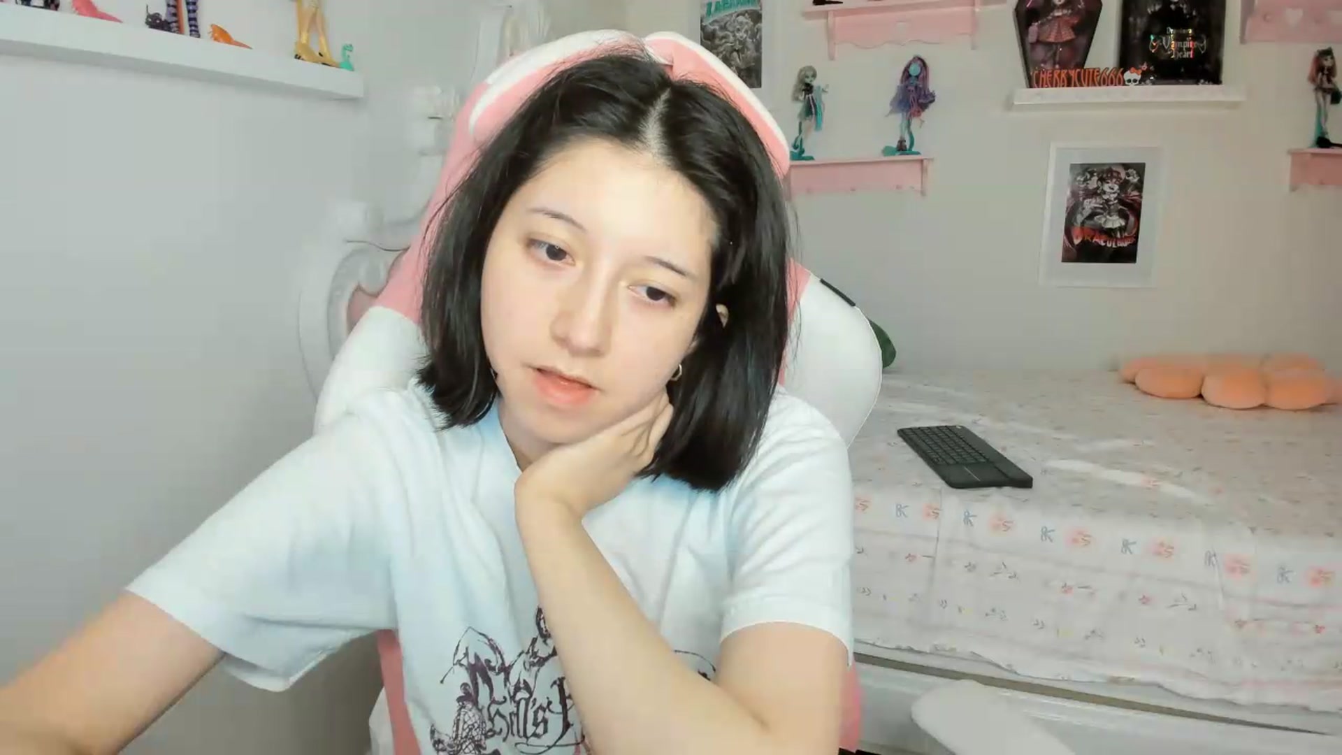Gallery image thumbnail from Cherrycute666's myfreecams stream on, 06/26/2026, 05:33 image 3 of 20