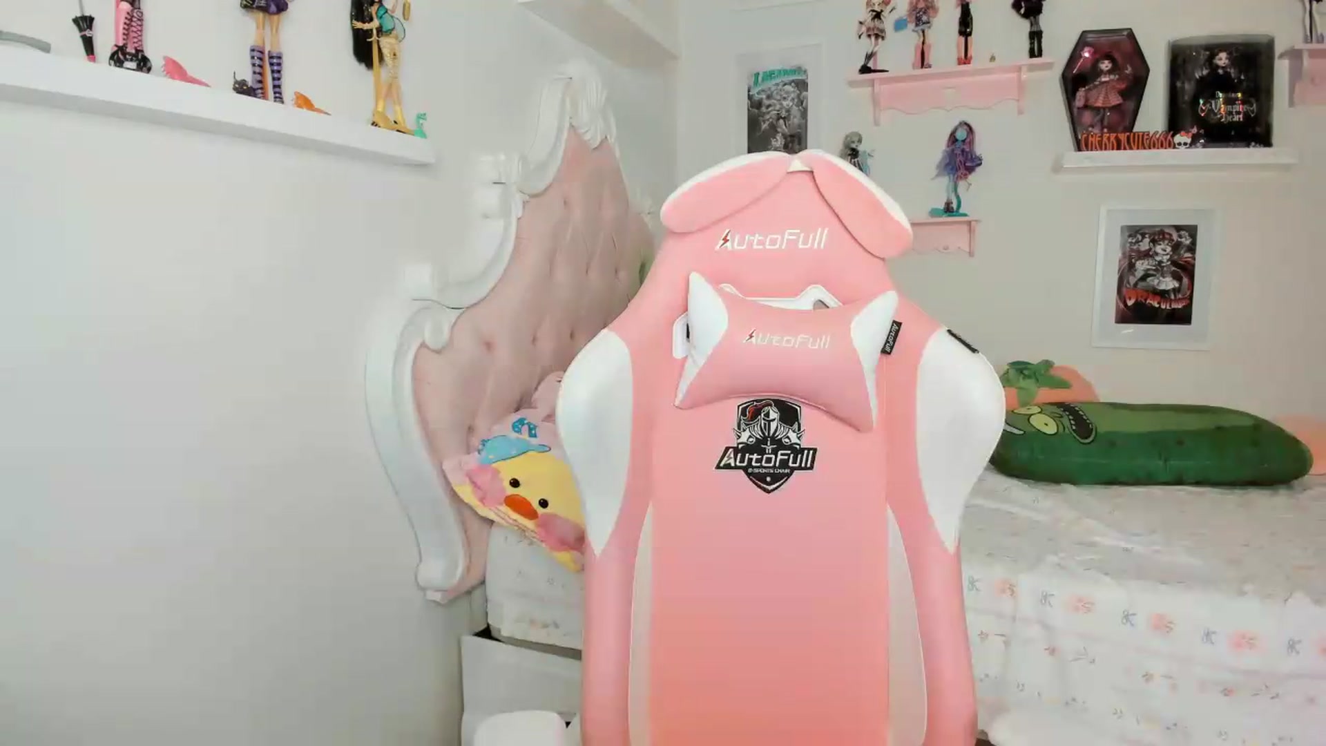 Gallery image thumbnail from Cherrycute666's myfreecams stream on, 06/27/2026, 07:03 image 10 of 20
