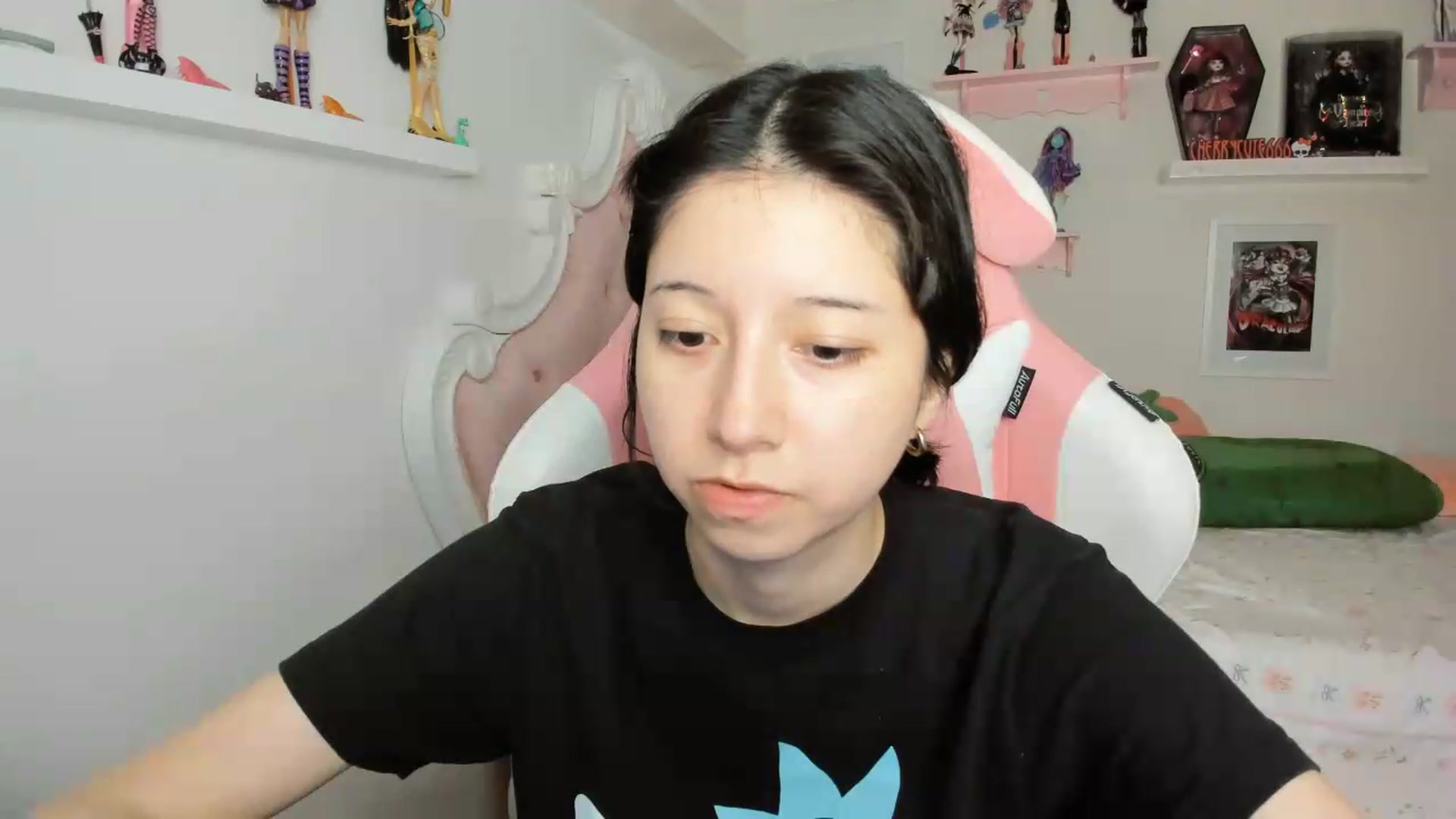 Gallery image thumbnail from Cherrycute666's myfreecams stream on, 06/27/2026, 07:03 image 15 of 20