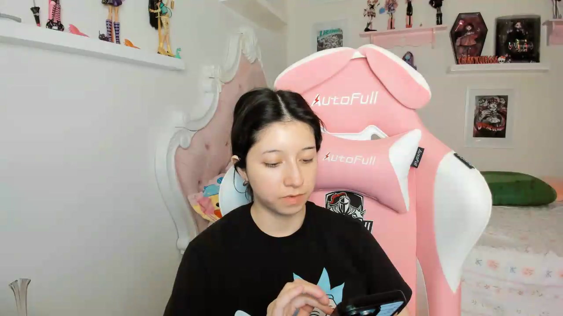 Gallery image thumbnail from Cherrycute666's myfreecams stream on, 06/27/2026, 07:03 image 2 of 20