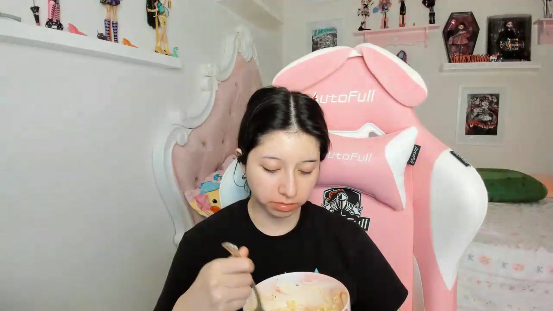 Gallery image thumbnail from Cherrycute666's myfreecams stream on, 06/27/2026, 07:03 image 7 of 20