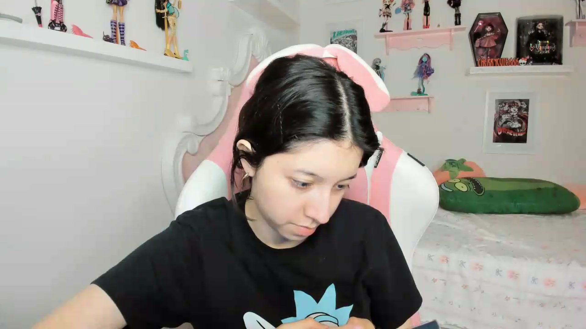 Gallery image thumbnail from Cherrycute666's myfreecams stream on, 06/27/2026, 07:03 image 19 of 20