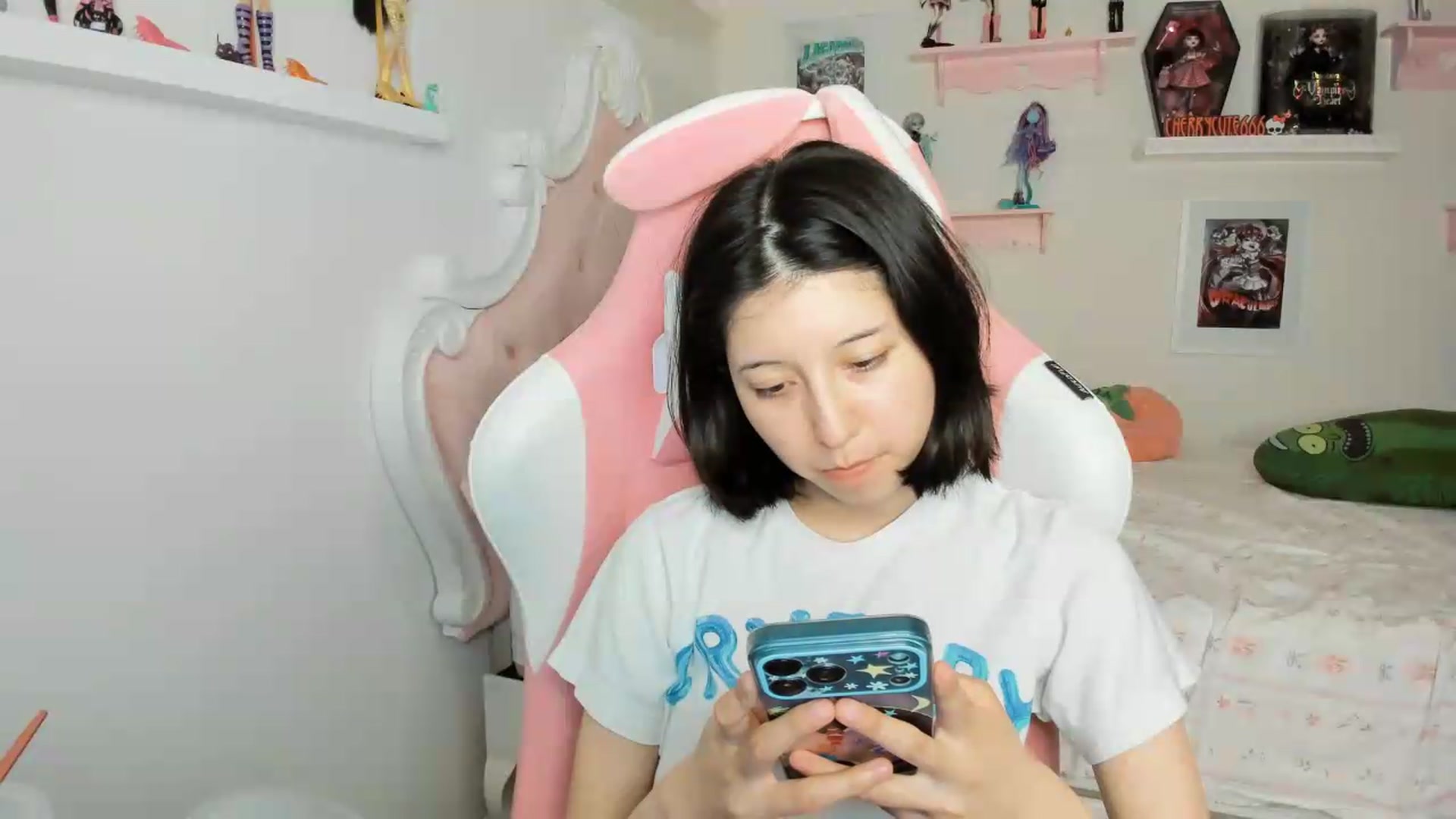 Gallery image thumbnail from Cherrycute666's myfreecams stream on, 06/28/2026, 07:17 image 3 of 20