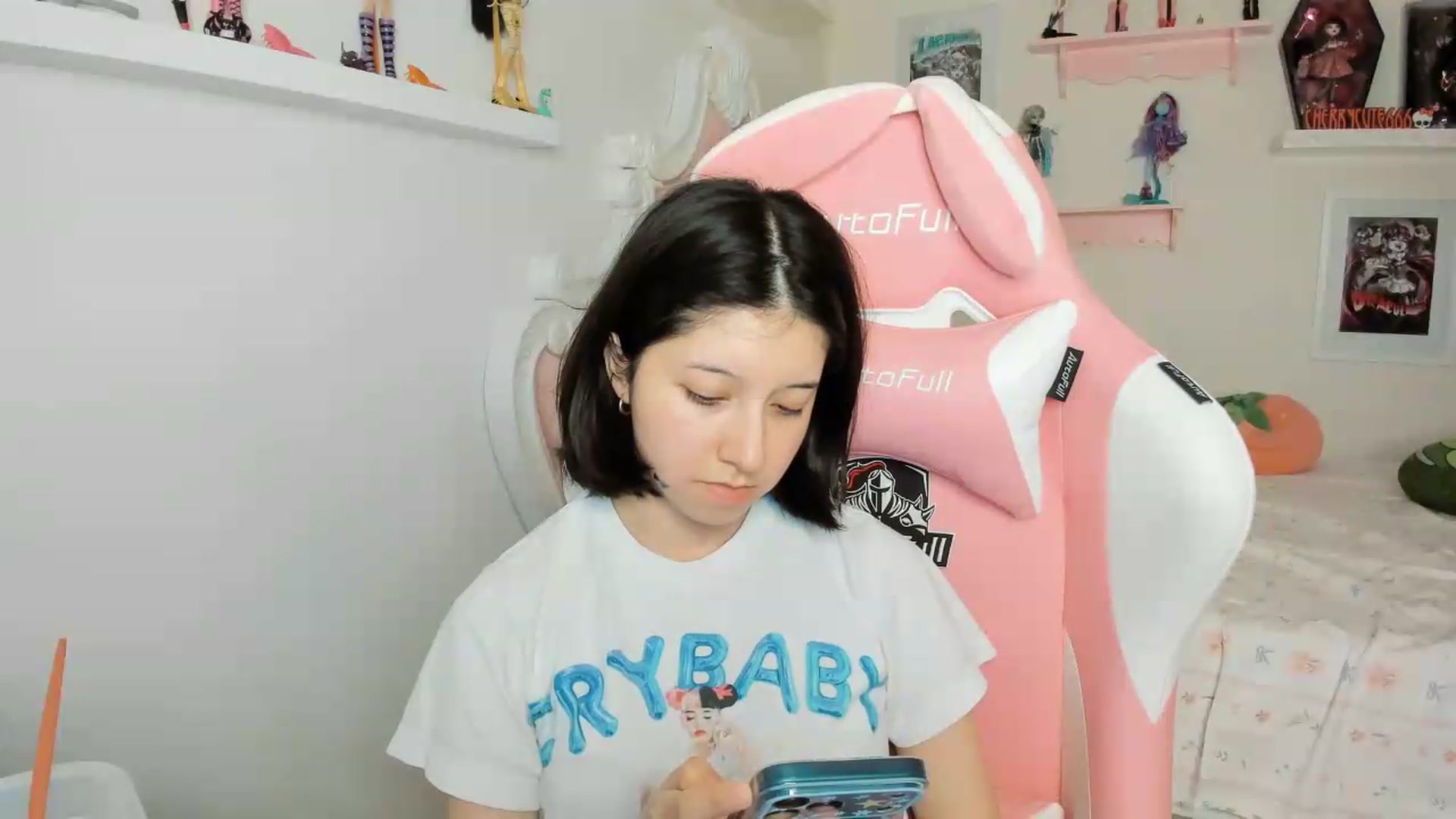 Gallery image thumbnail from Cherrycute666's myfreecams stream on, 06/28/2026, 07:17 image 4 of 20