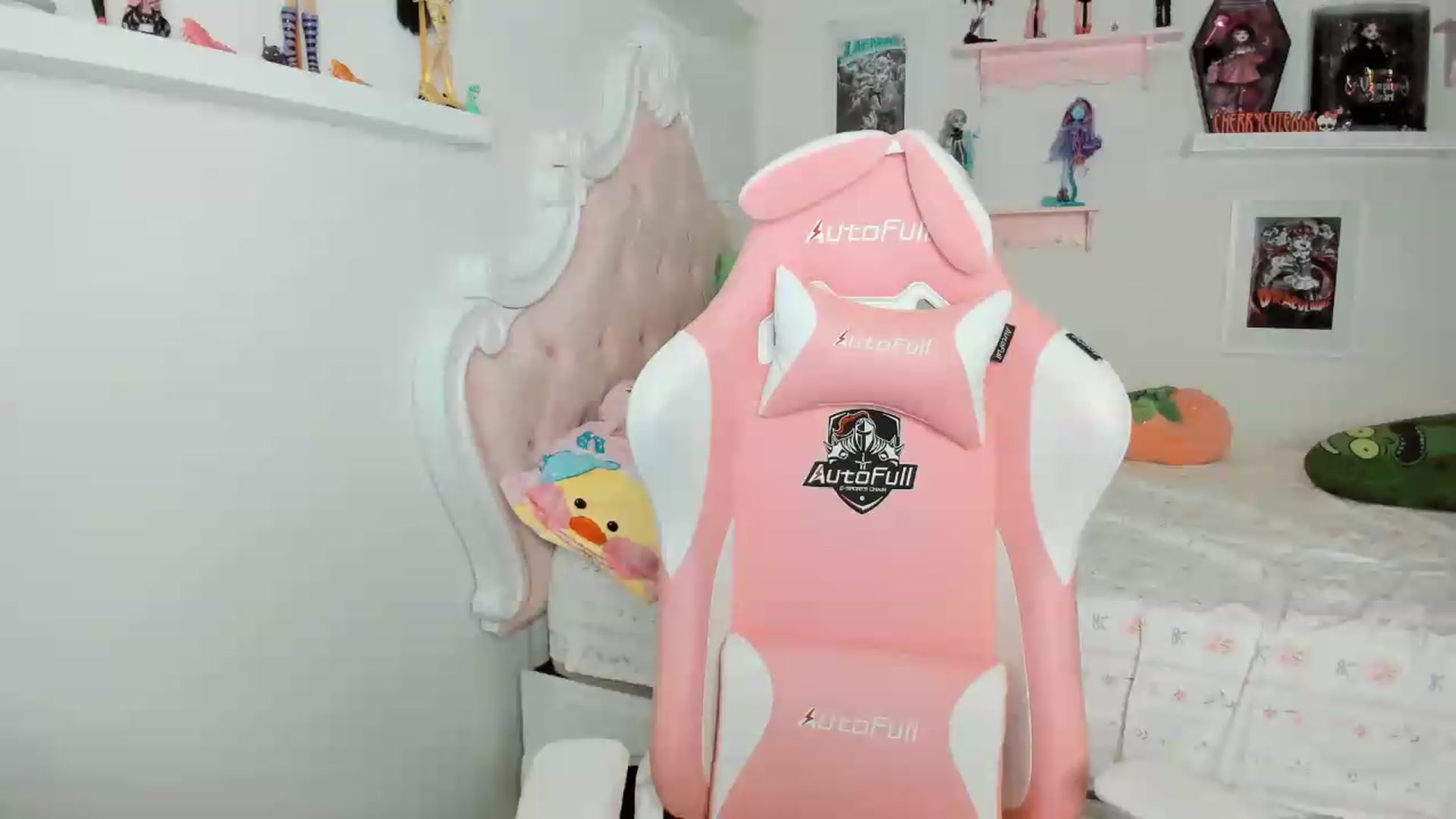 Gallery image thumbnail from Cherrycute666's myfreecams stream on, 06/28/2026, 07:17 image 2 of 20