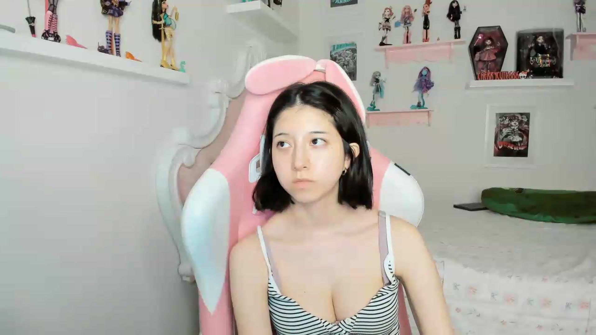 Gallery image thumbnail from Cherrycute666's myfreecams stream on, 06/29/2026, 05:15 image 17 of 20