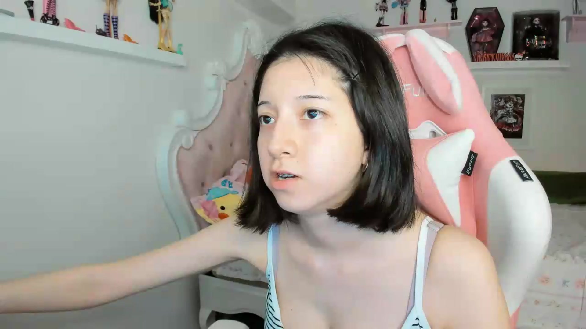 Gallery image thumbnail from Cherrycute666's myfreecams stream on, 06/29/2026, 05:15 image 6 of 20