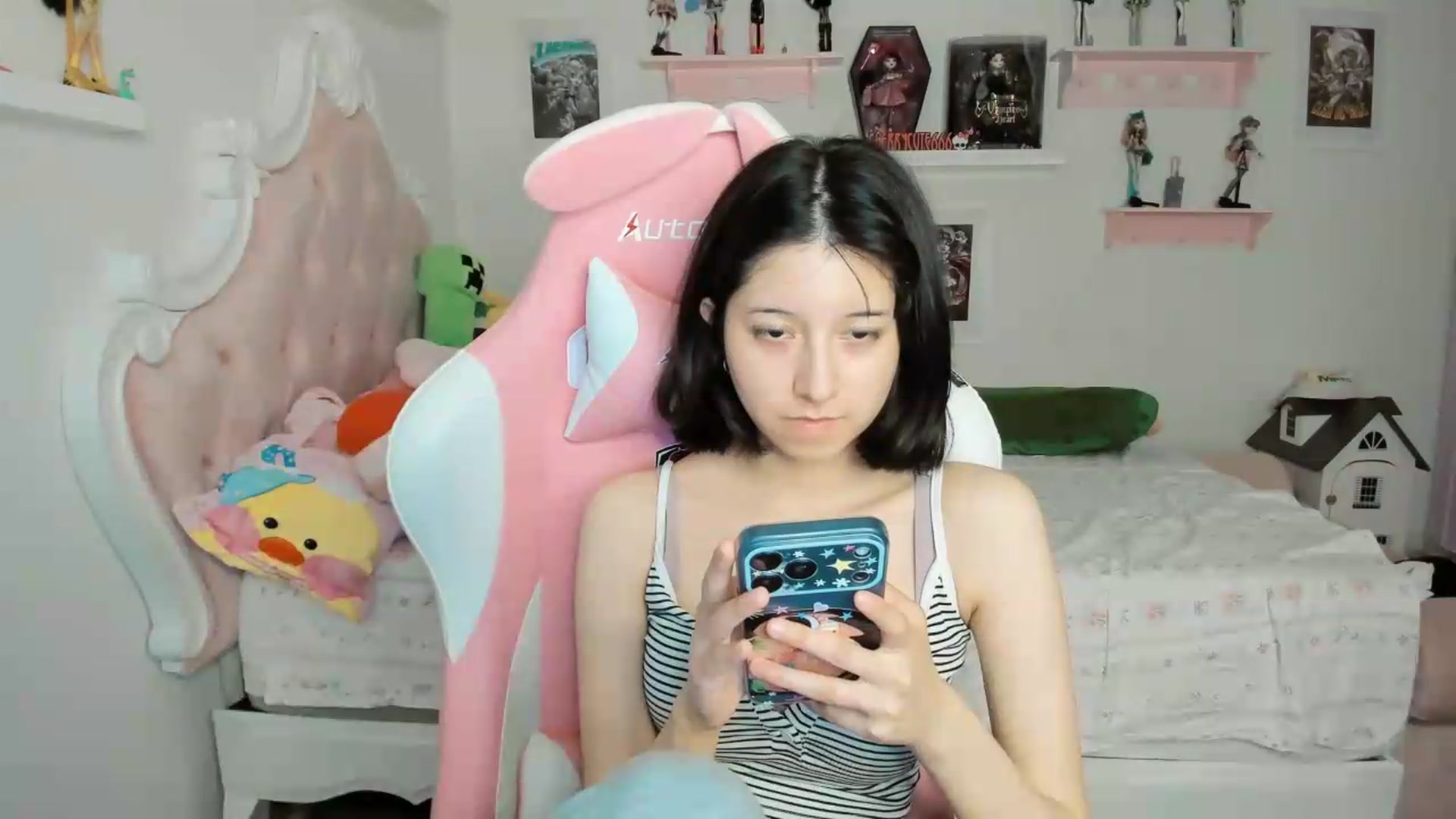 Gallery image thumbnail from Cherrycute666's myfreecams stream on, 06/29/2026, 05:15 image 14 of 20