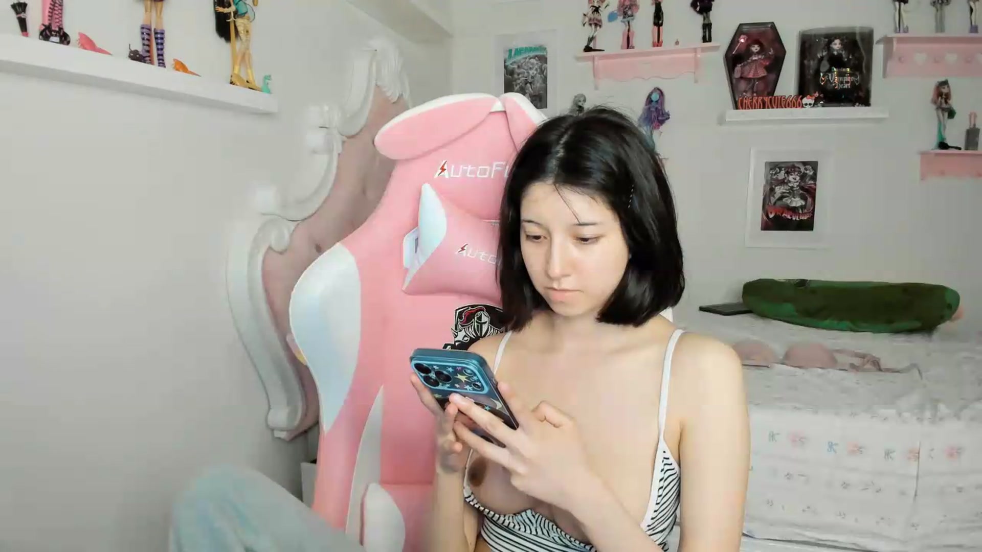 Gallery image thumbnail from Cherrycute666's myfreecams stream on, 06/29/2026, 05:15 image 10 of 20