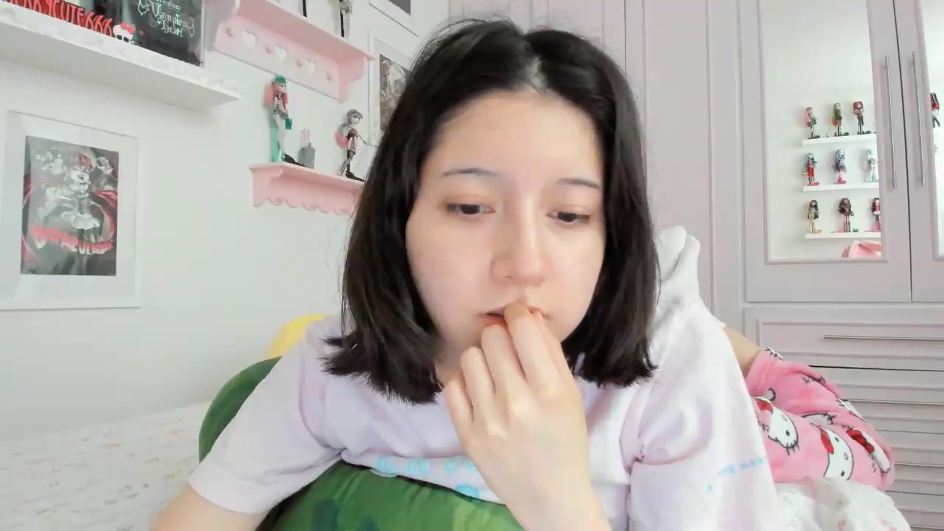 Gallery image thumbnail from Cherrycute666's myfreecams stream on, 07/01/2026, 23:27 image 16 of 20
