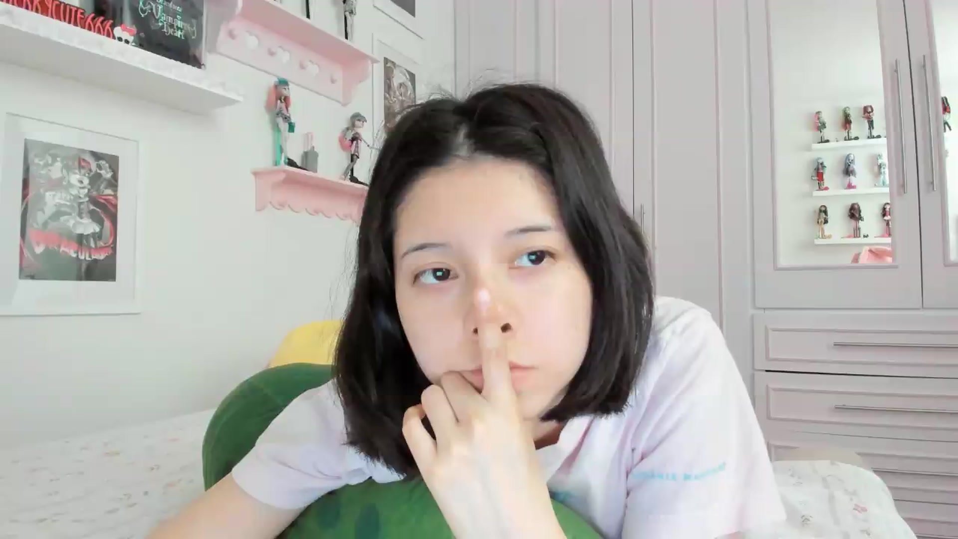 Gallery image thumbnail from Cherrycute666's myfreecams stream on, 07/01/2026, 23:27 image 12 of 20
