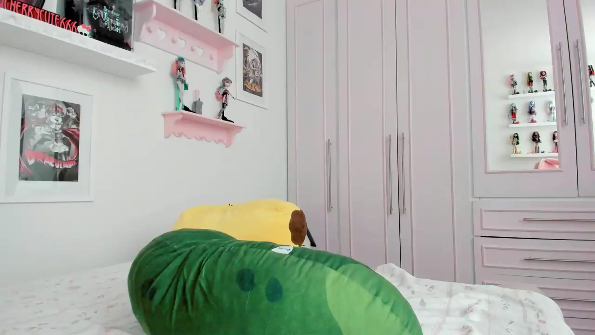 Gallery image thumbnail from Cherrycute666's myfreecams stream on, 07/01/2026, 23:27 image 14 of 20