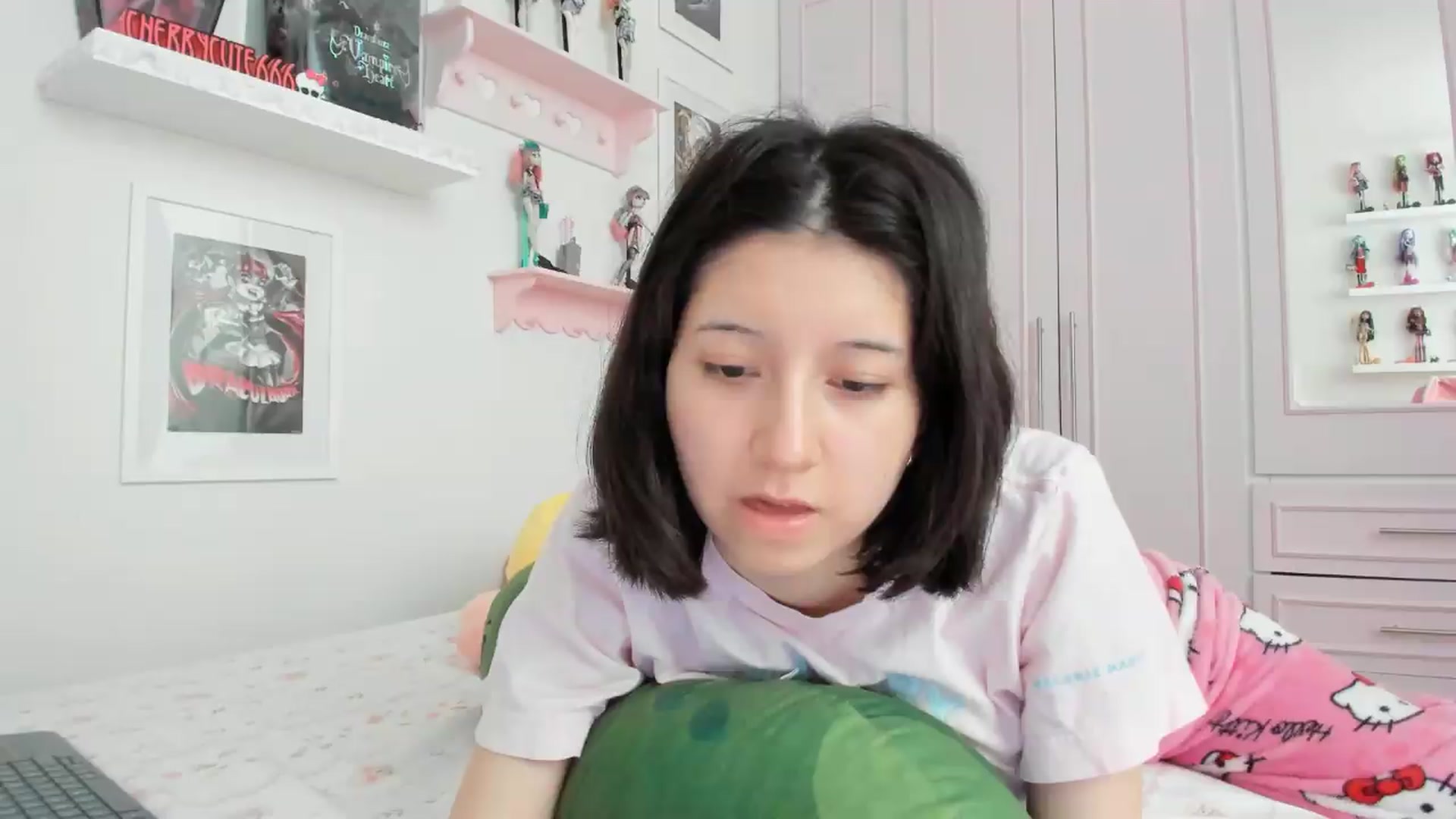 Gallery image thumbnail from Cherrycute666's myfreecams stream on, 07/01/2026, 23:27 image 9 of 20
