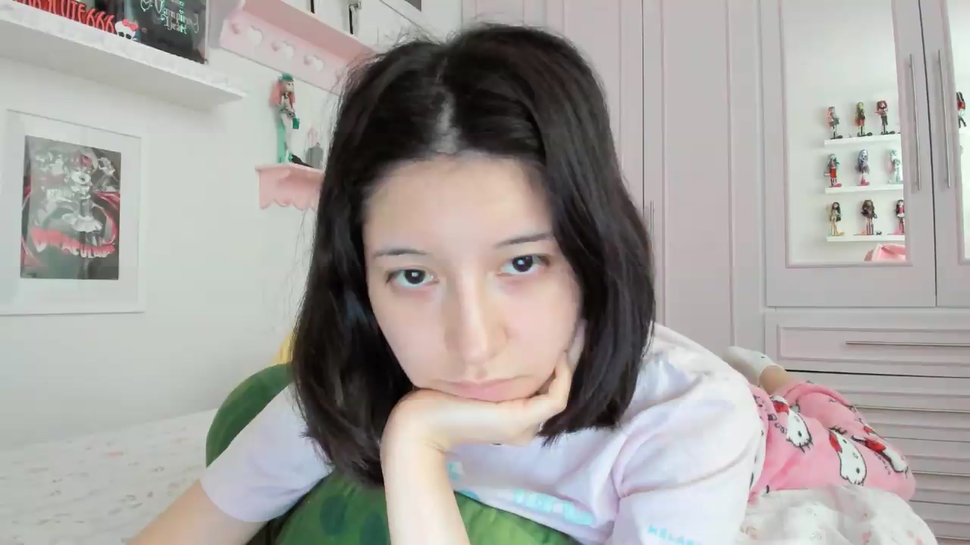 Gallery image thumbnail from Cherrycute666's myfreecams stream on, 07/01/2026, 23:27 image 17 of 20
