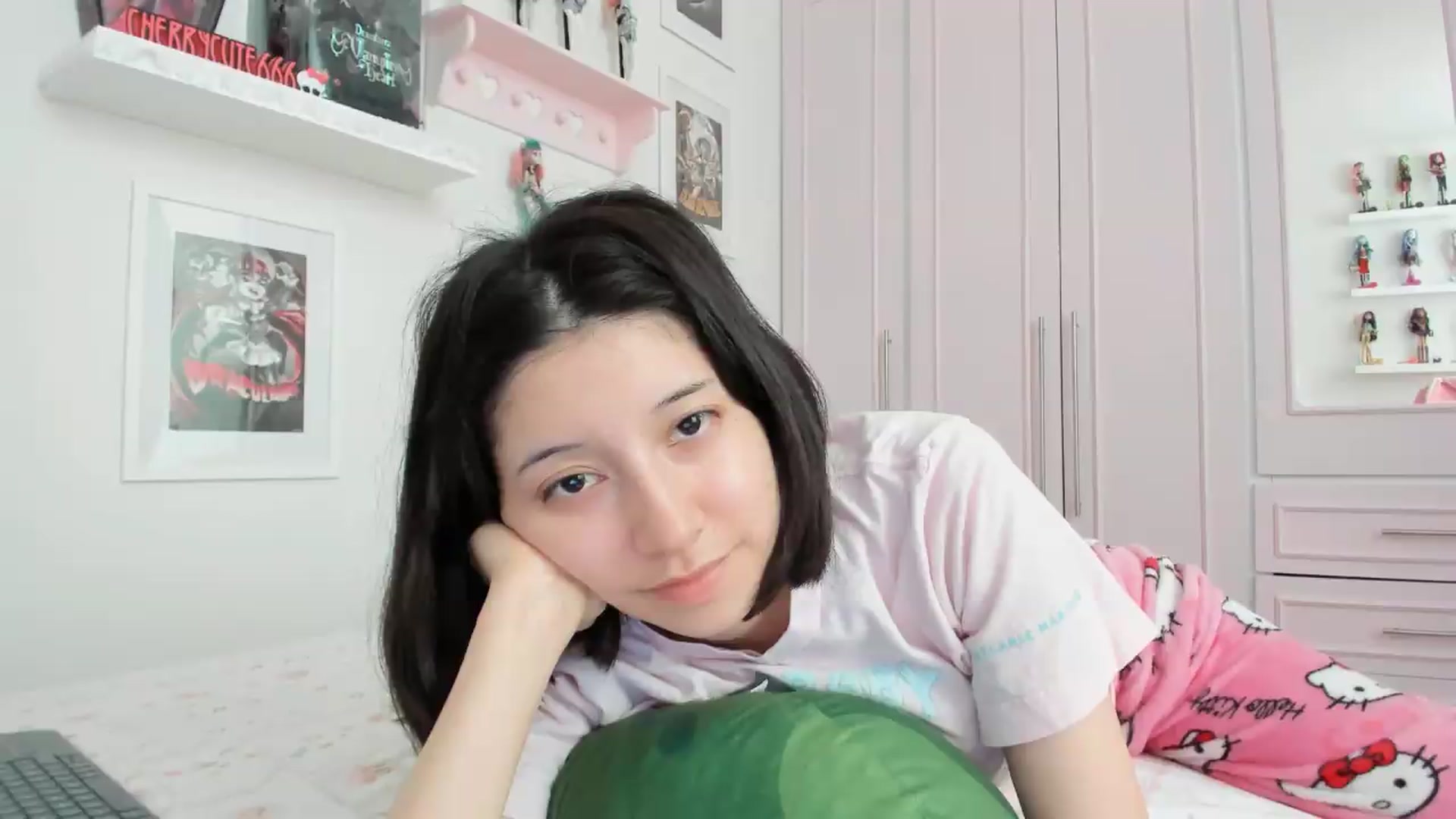 Gallery image thumbnail from Cherrycute666's myfreecams stream on, 07/01/2026, 23:27 image 7 of 20