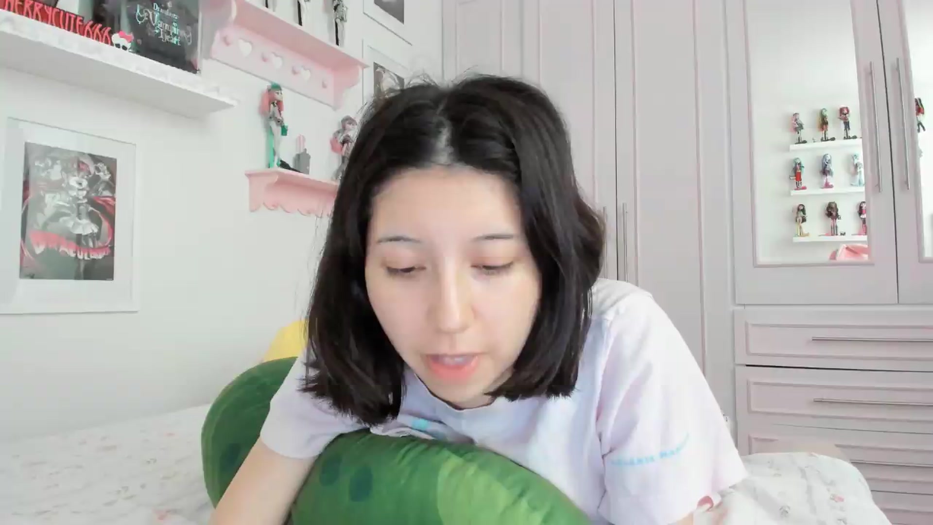 Gallery image thumbnail from Cherrycute666's myfreecams stream on, 07/01/2026, 23:27 image 13 of 20