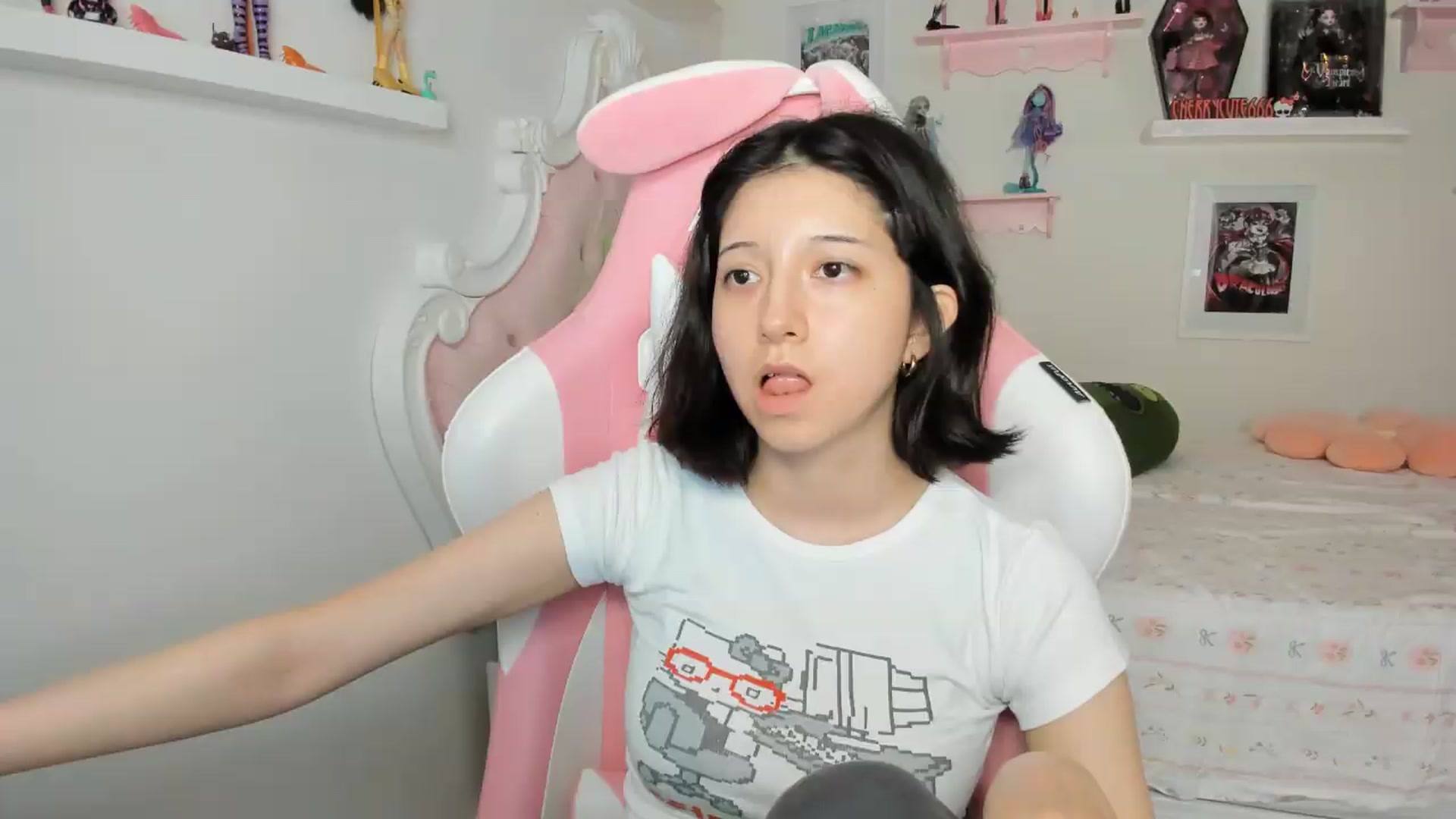 Gallery image thumbnail from Cherrycute666's myfreecams stream on, 07/03/2026, 03:24 image 16 of 20