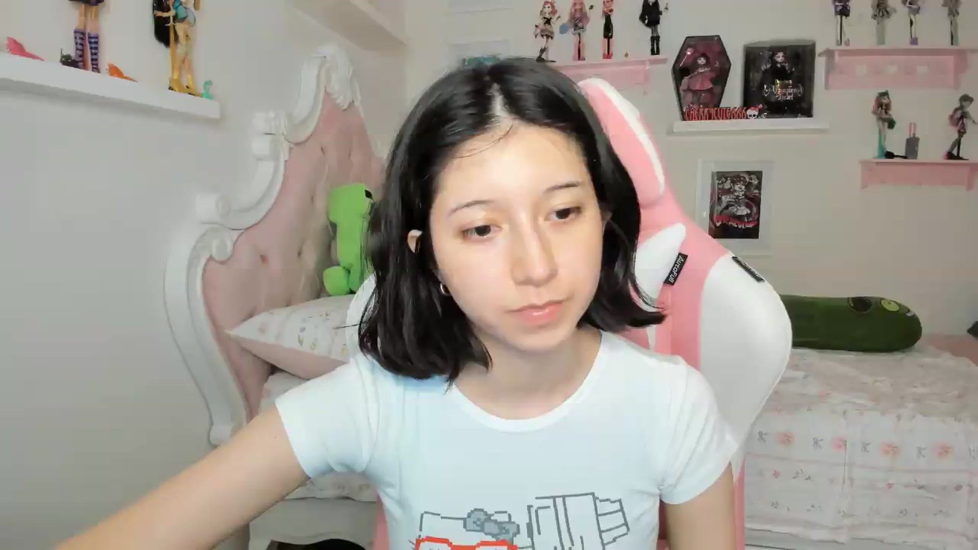 Gallery image thumbnail from Cherrycute666's myfreecams stream on, 07/03/2026, 08:05 image 2 of 20