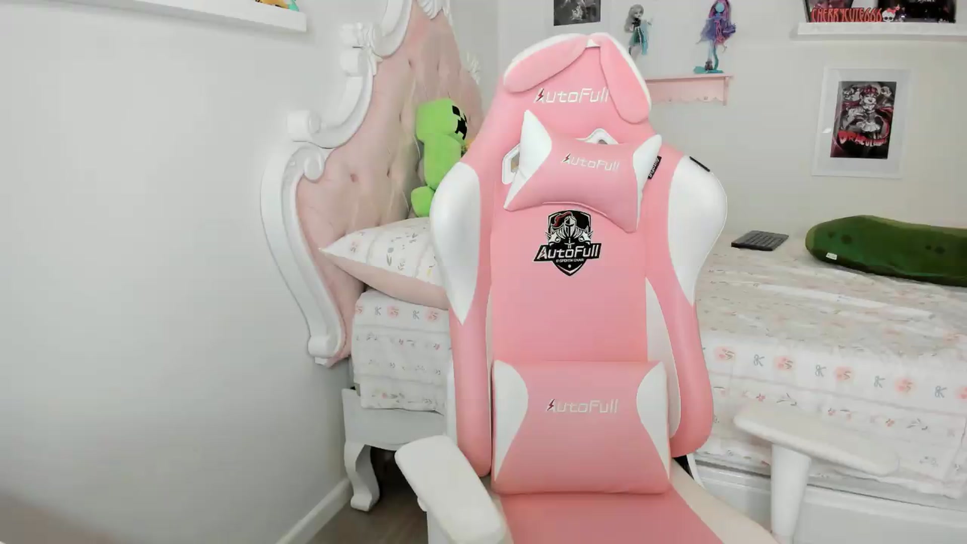 Gallery image thumbnail from Cherrycute666's myfreecams stream on, 07/03/2026, 08:05 image 17 of 20