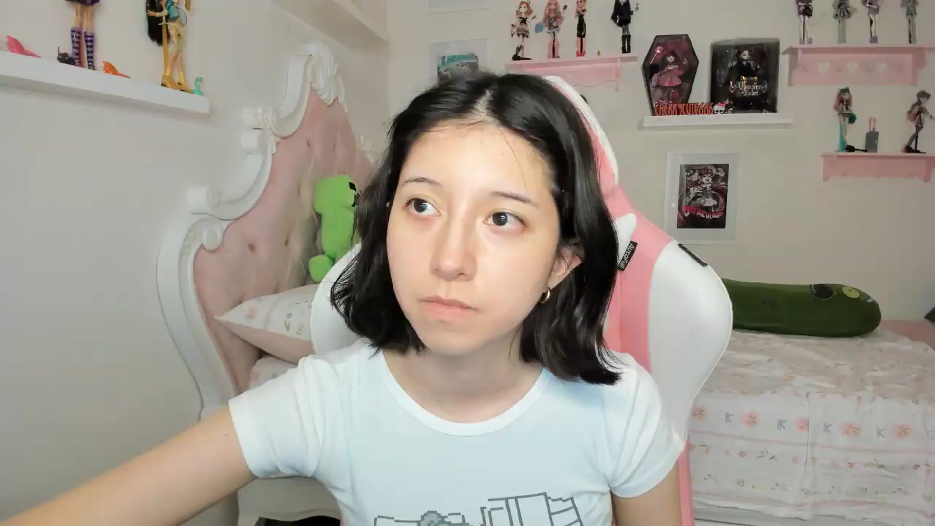 Gallery image thumbnail from Cherrycute666's myfreecams stream on, 07/03/2026, 08:05 image 1 of 20