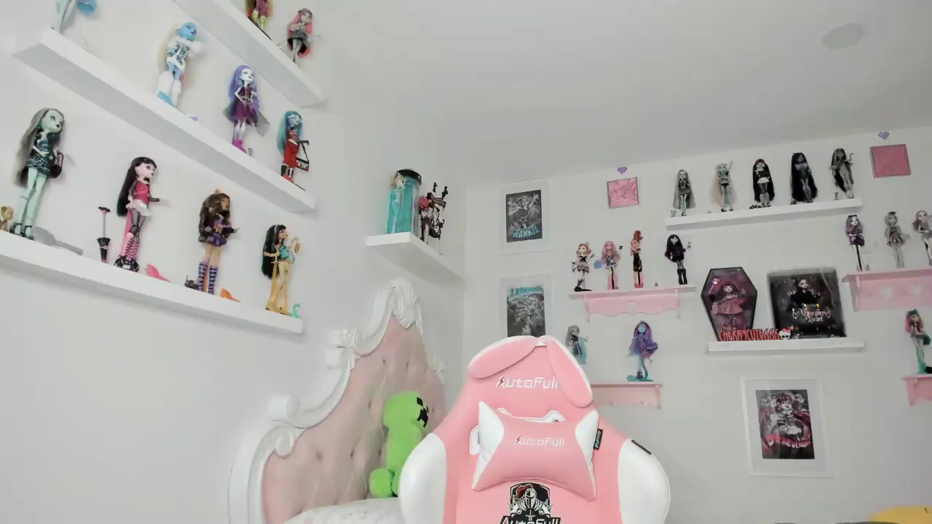 Gallery image thumbnail from Cherrycute666's myfreecams stream on, 07/05/2026, 08:15 image 9 of 20