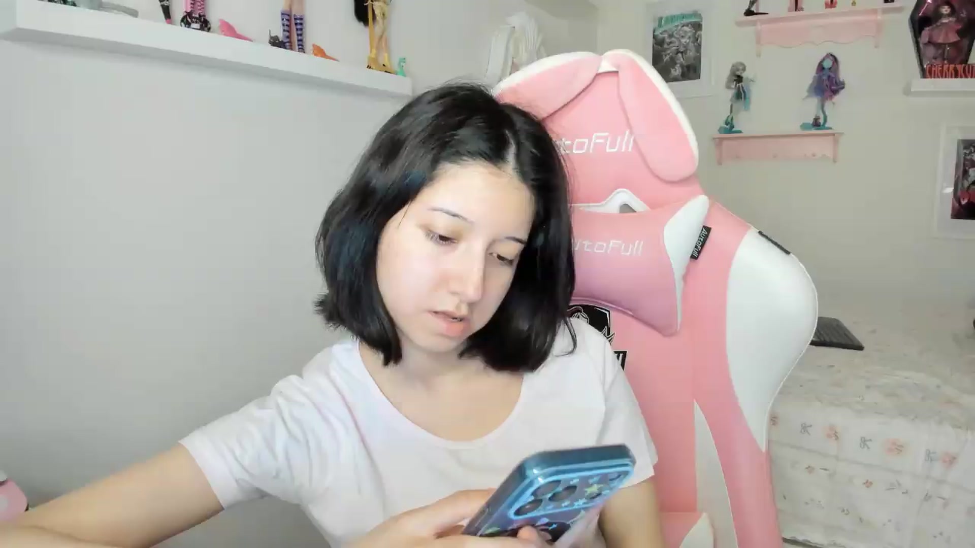 Gallery image thumbnail from Cherrycute666's myfreecams stream on, 07/06/2026, 02:02 image 5 of 20