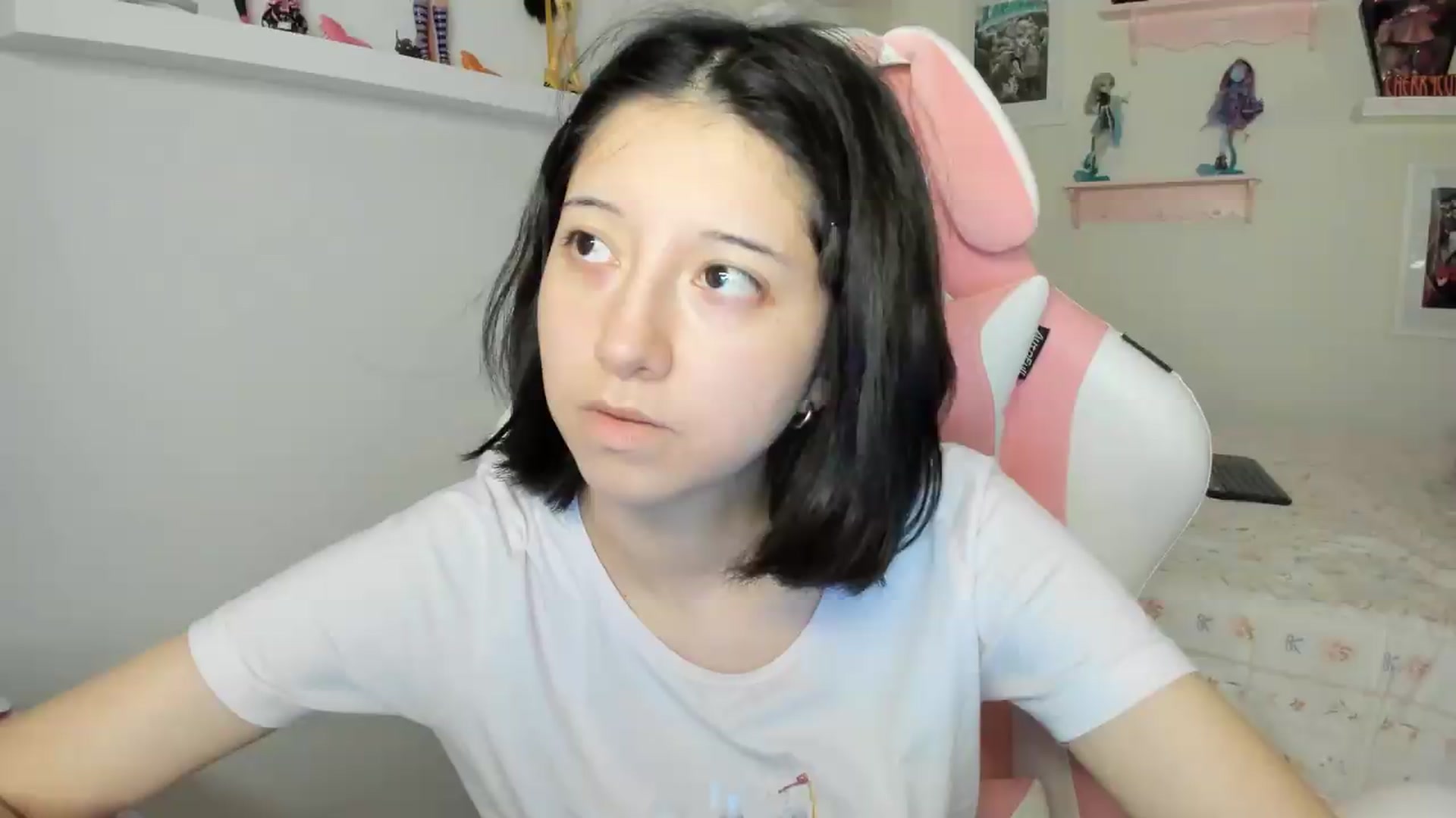 Gallery image thumbnail from Cherrycute666's myfreecams stream on, 07/06/2026, 02:02 image 12 of 20