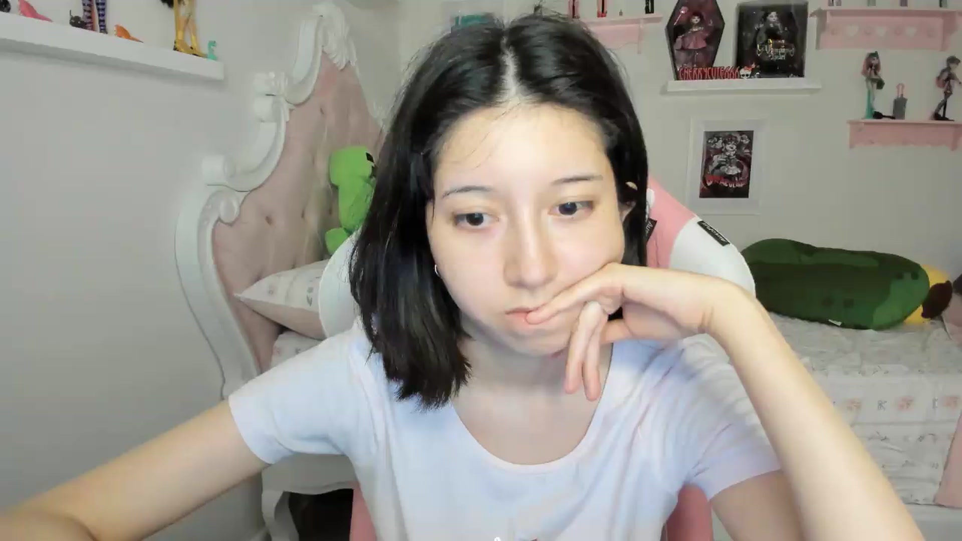 Gallery image thumbnail from Cherrycute666's myfreecams stream on, 07/06/2026, 06:18 image 11 of 20