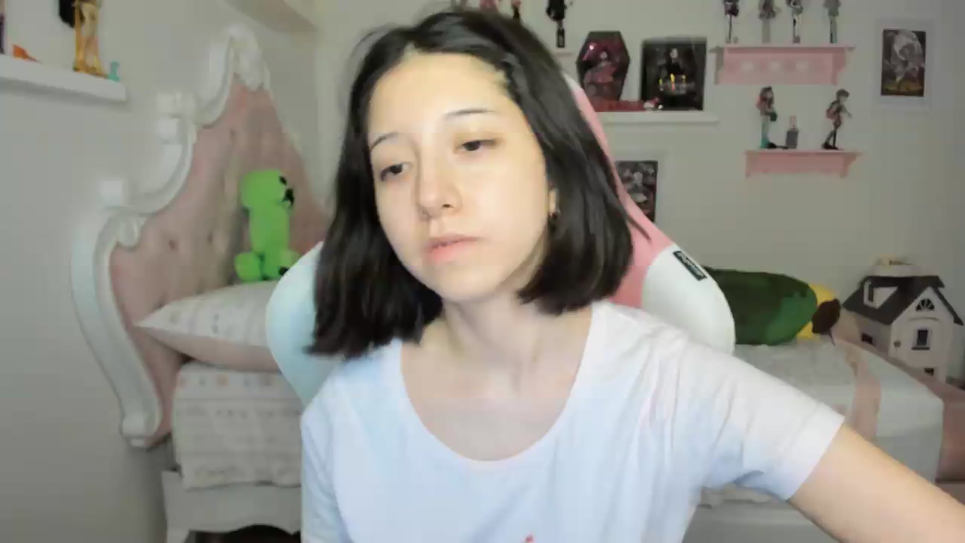 Gallery image thumbnail from Cherrycute666's myfreecams stream on, 07/06/2026, 06:18 image 17 of 20