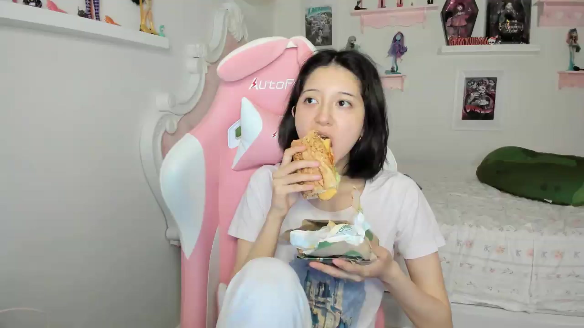 Gallery image thumbnail from Cherrycute666's myfreecams stream on, 07/06/2026, 06:18 image 10 of 20