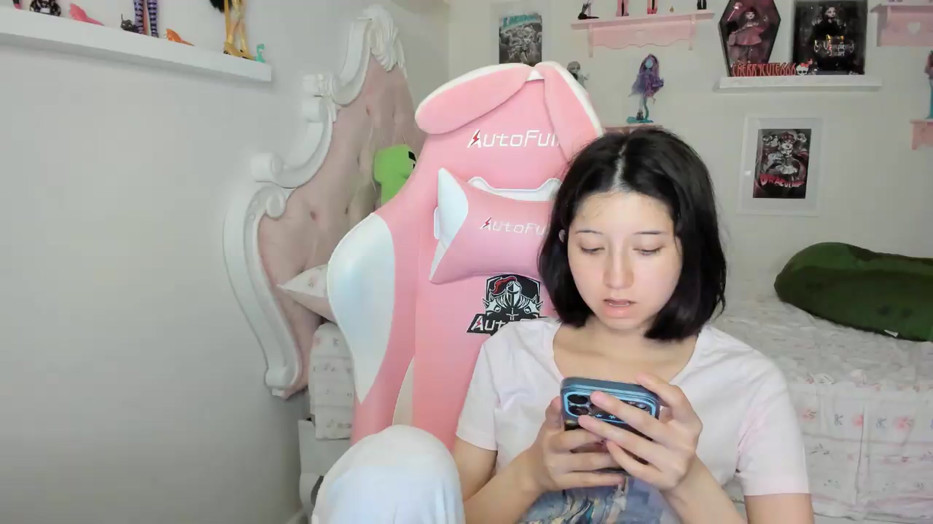 Gallery image thumbnail from Cherrycute666's myfreecams stream on, 07/06/2026, 06:18 image 1 of 20