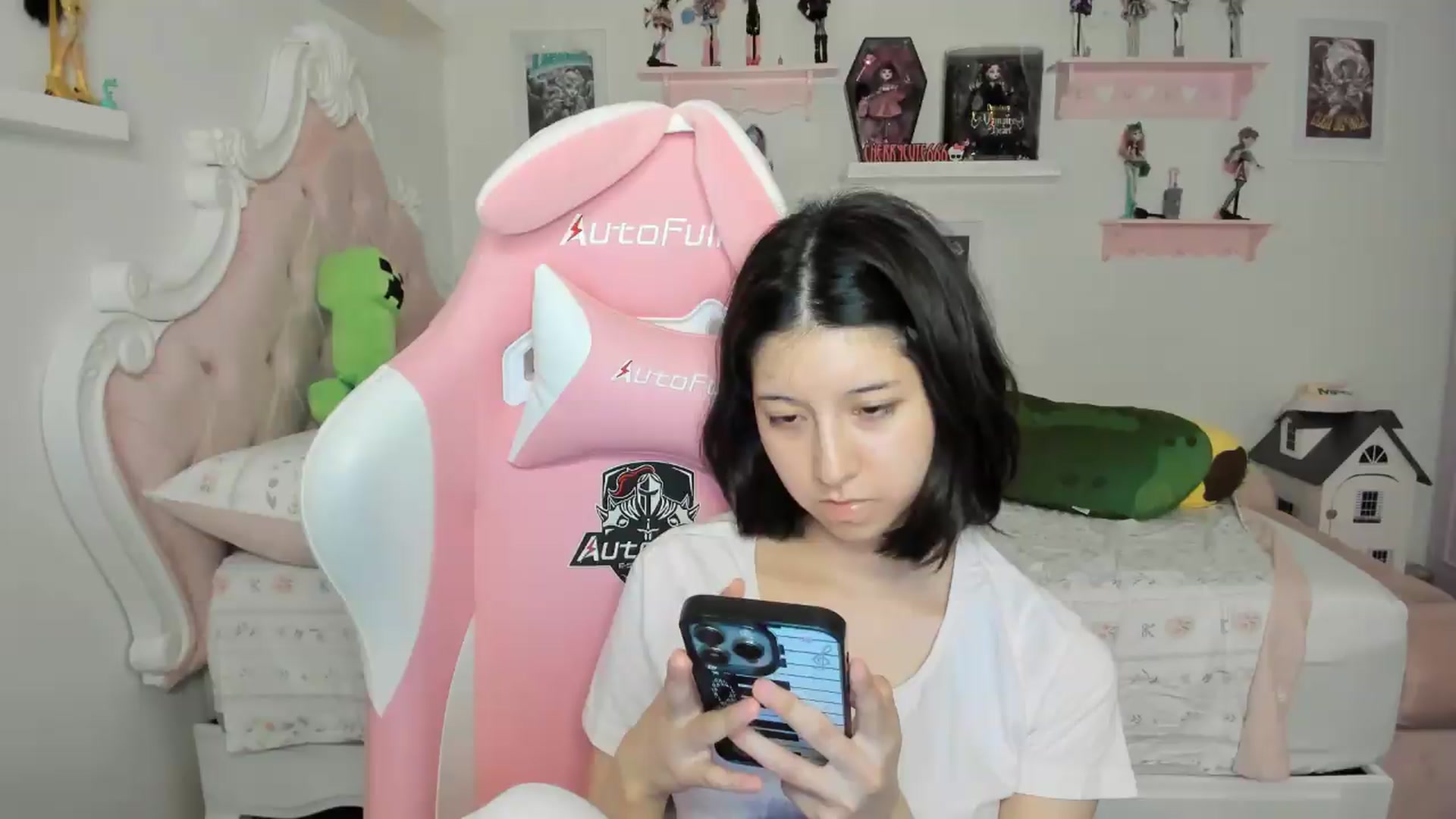 Gallery image thumbnail from Cherrycute666's myfreecams stream on, 07/06/2026, 06:18 image 18 of 20