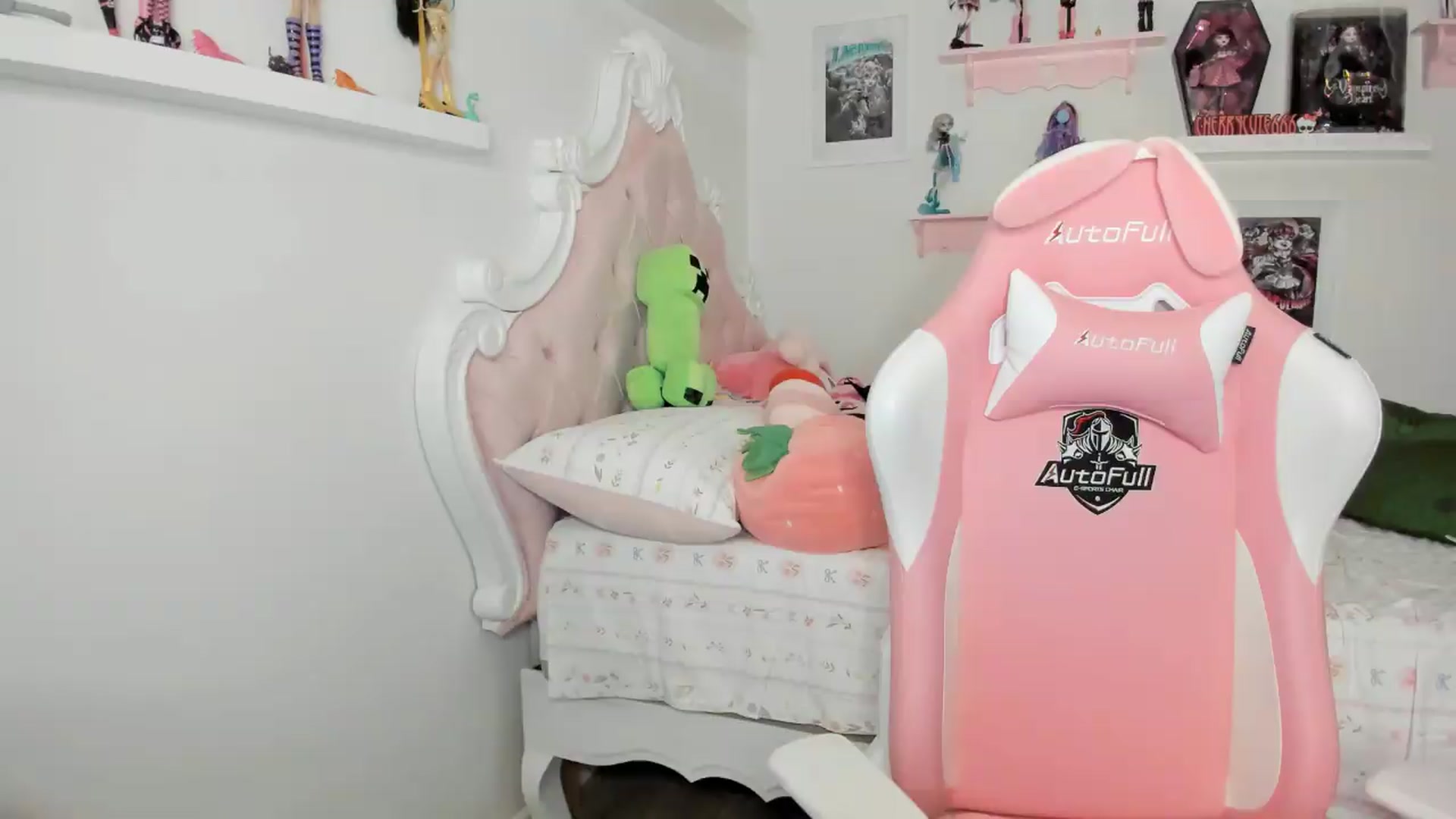 Gallery image thumbnail from Cherrycute666's myfreecams stream on, 07/06/2026, 06:18 image 4 of 20