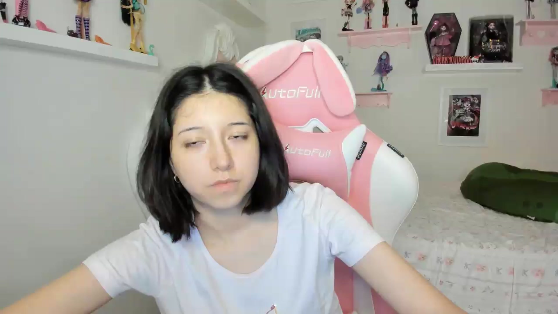 Gallery image thumbnail from Cherrycute666's myfreecams stream on, 07/06/2026, 06:18 image 19 of 20