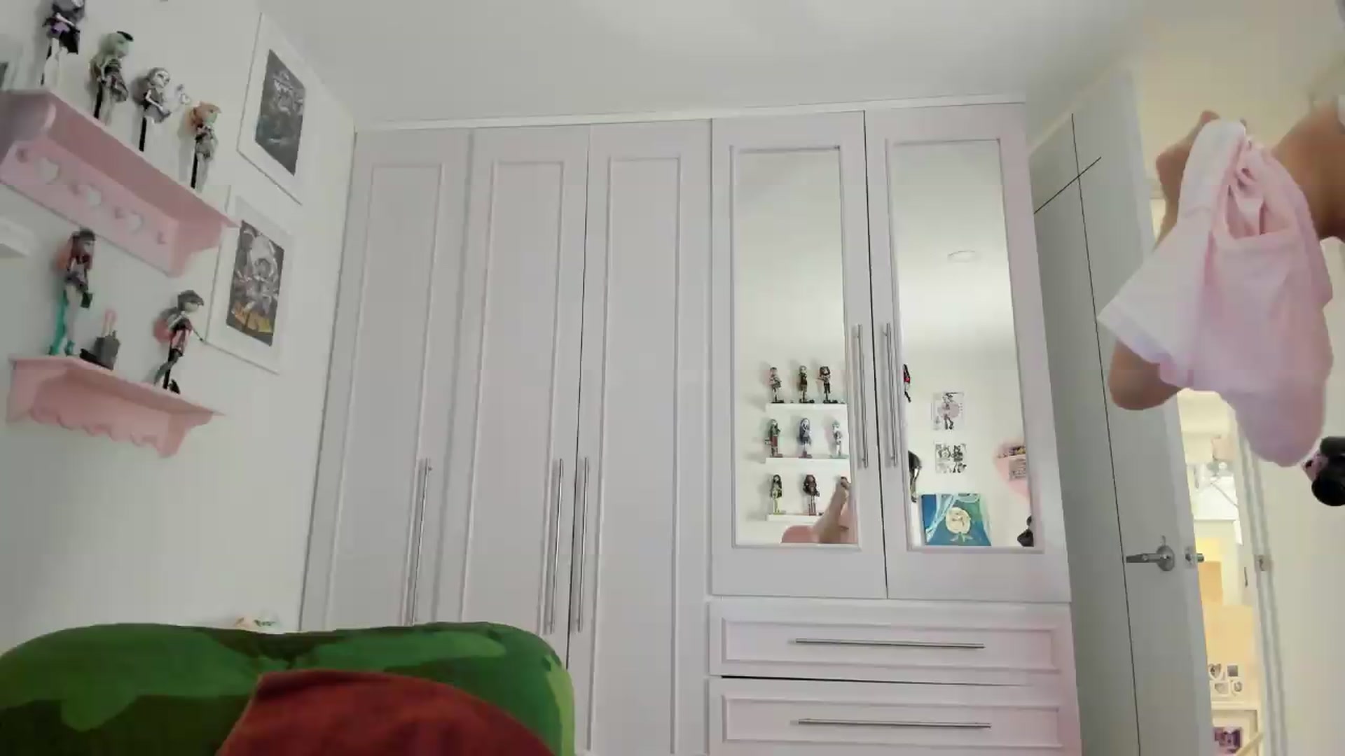 Gallery image thumbnail from Cherrycute666's myfreecams stream on, 07/06/2026, 07:18 image 18 of 20
