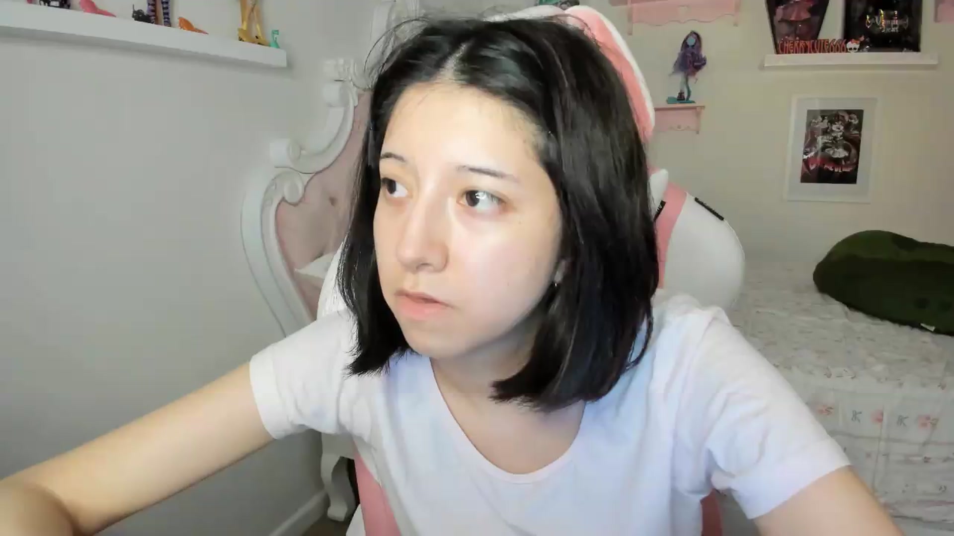 Gallery image thumbnail from Cherrycute666's myfreecams stream on, 07/06/2026, 07:18 image 14 of 20
