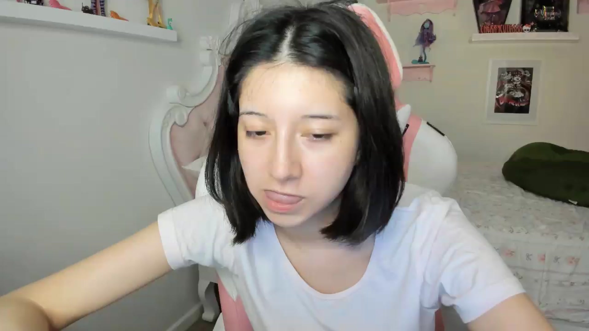 Gallery image thumbnail from Cherrycute666's myfreecams stream on, 07/06/2026, 07:18 image 15 of 20