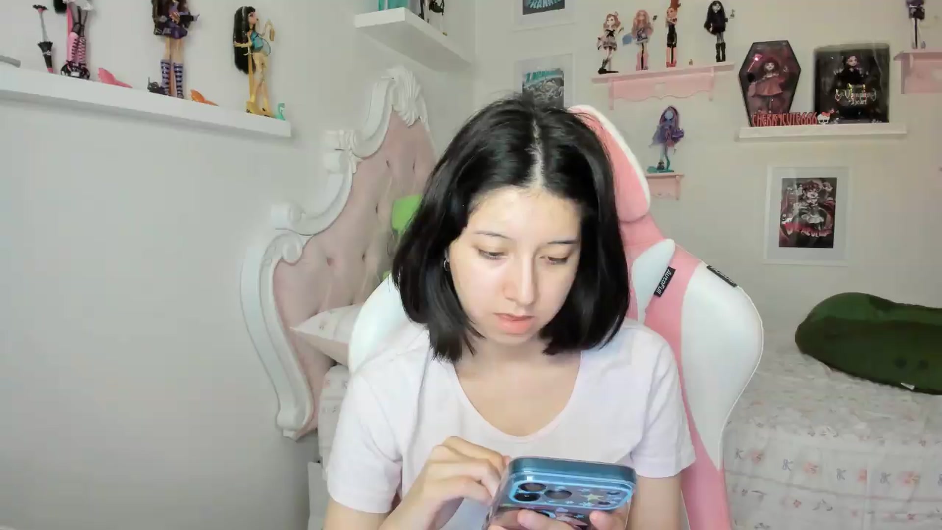Gallery image thumbnail from Cherrycute666's myfreecams stream on, 07/06/2026, 07:18 image 7 of 20