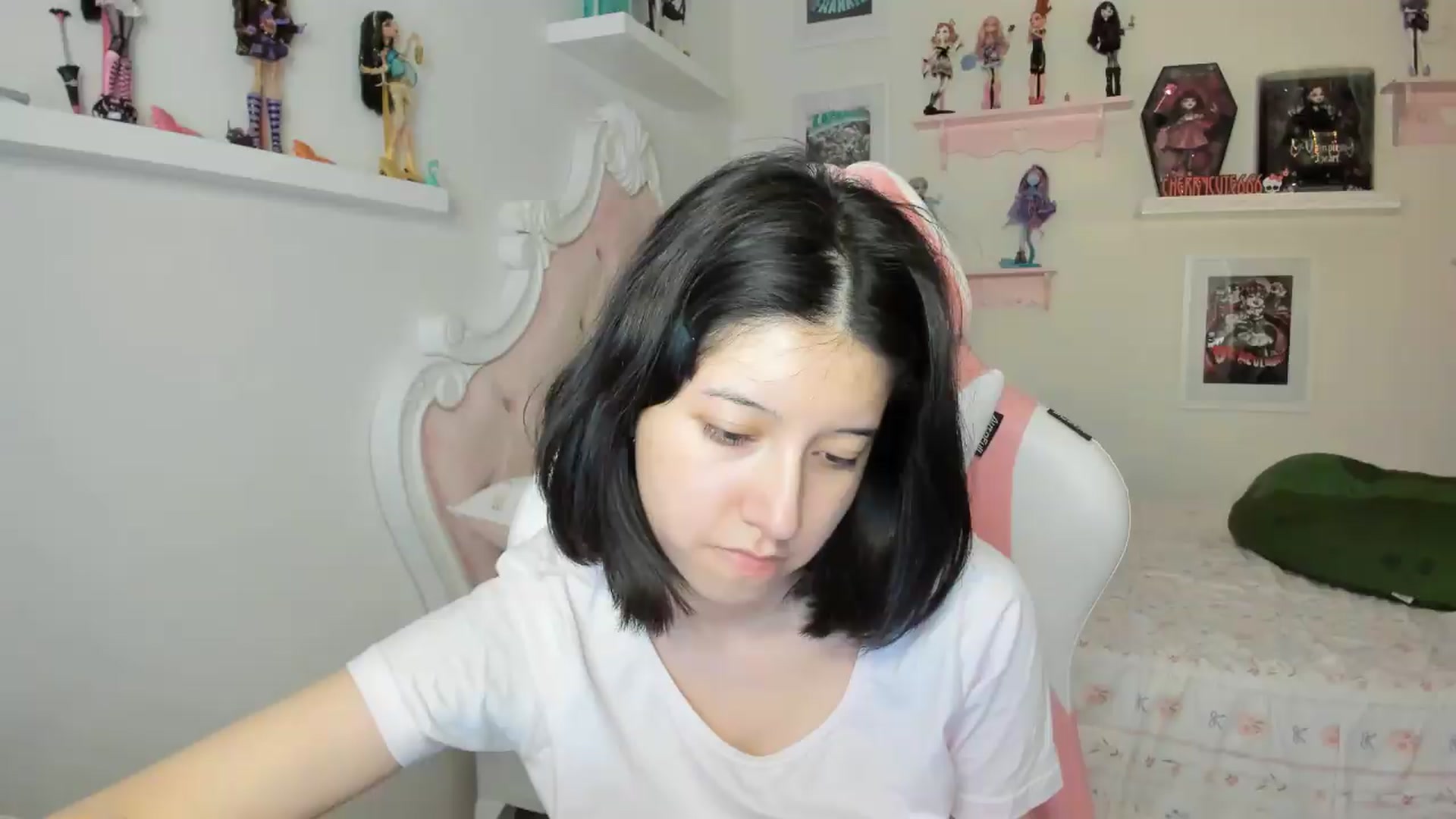 Gallery image thumbnail from Cherrycute666's myfreecams stream on, 07/06/2026, 07:18 image 8 of 20
