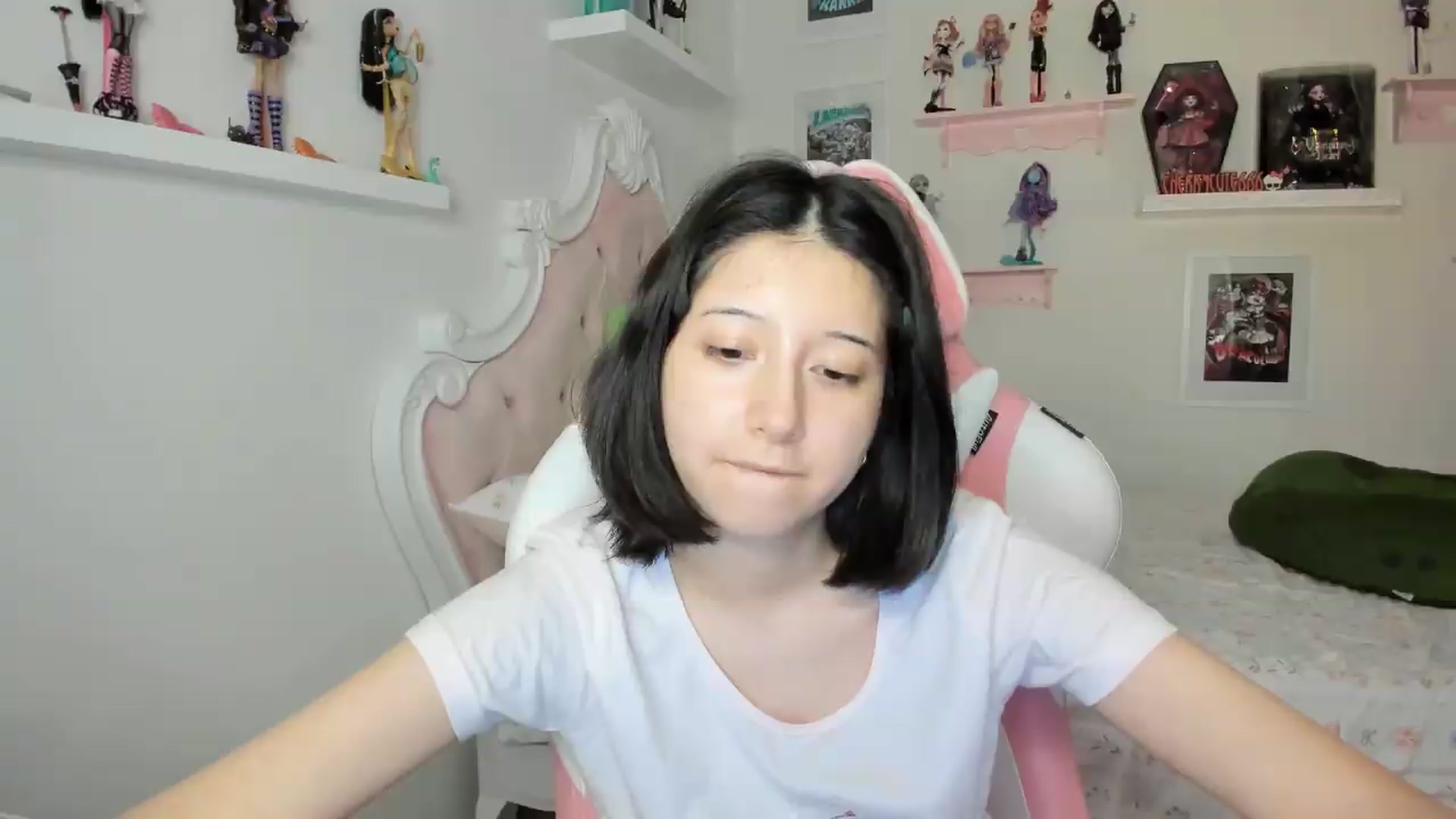 Gallery image thumbnail from Cherrycute666's myfreecams stream on, 07/06/2026, 07:18 image 9 of 20