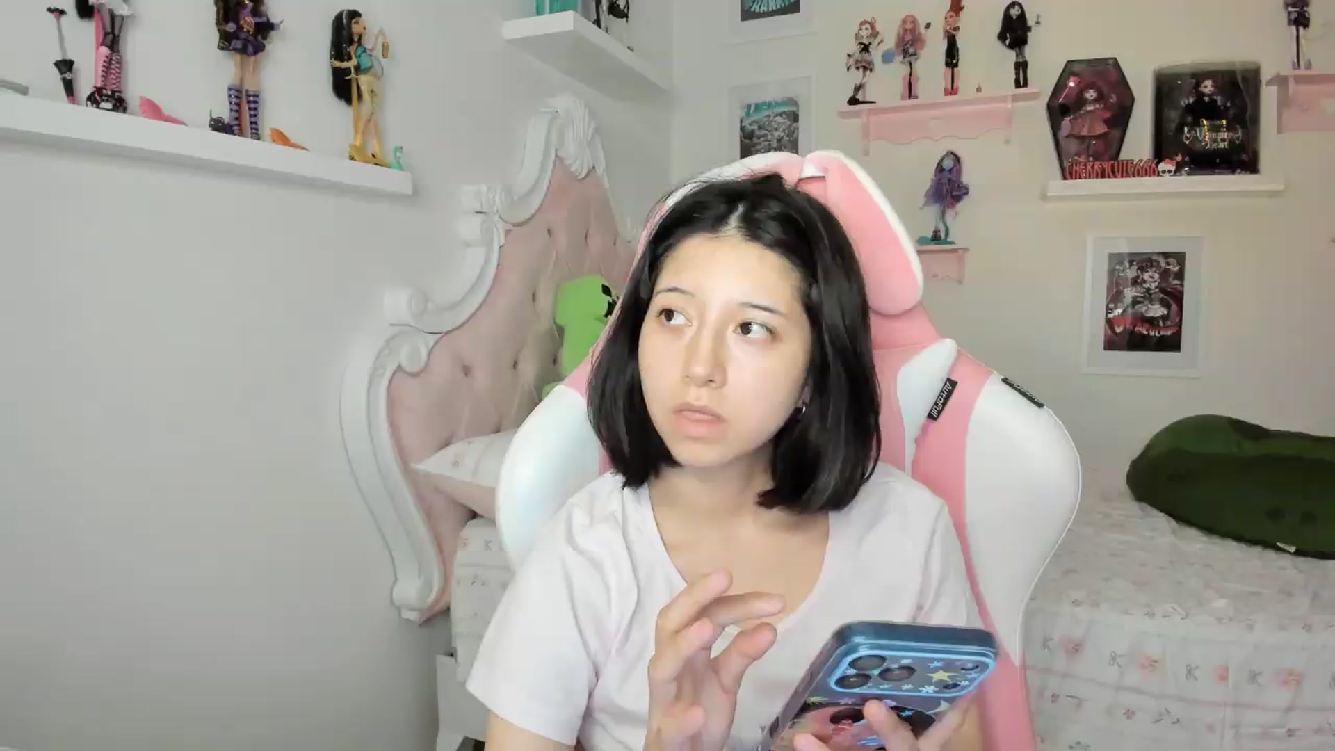 Gallery image thumbnail from Cherrycute666's myfreecams stream on, 07/06/2026, 07:18 image 10 of 20