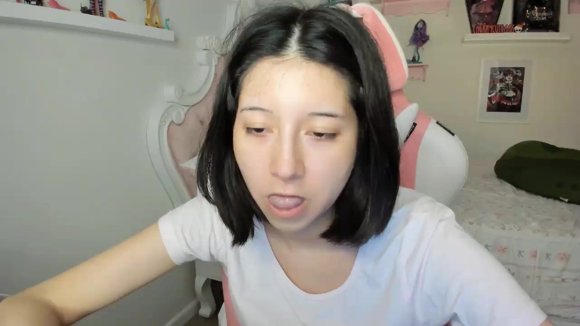 Gallery image thumbnail from Cherrycute666's myfreecams stream on, 07/06/2026, 07:18 image 13 of 20