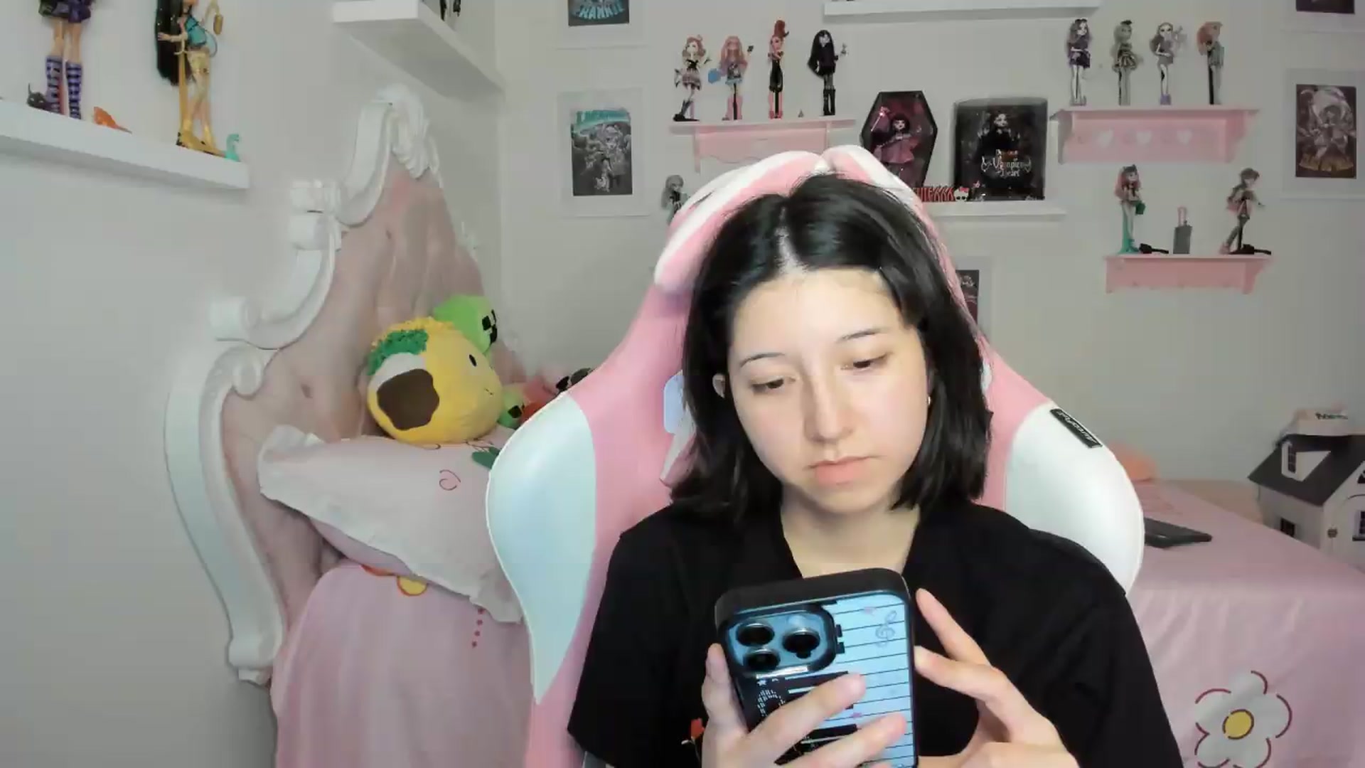 Gallery image thumbnail from Cherrycute666's myfreecams stream on, 07/07/2026, 06:01 image 16 of 20