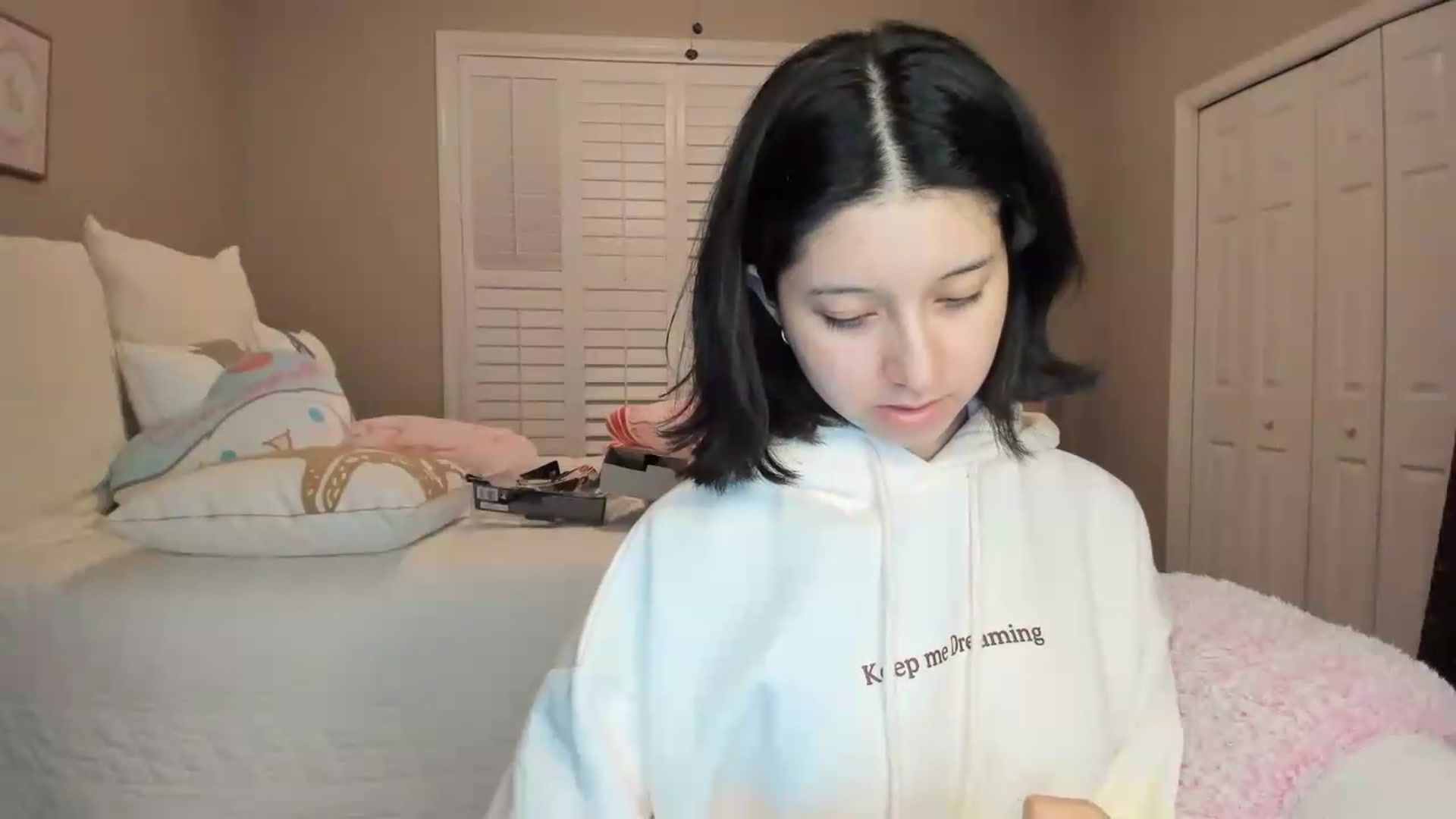 Gallery image thumbnail from Cherrycute666's myfreecams stream on, 07/11/2026, 04:19 image 13 of 20
