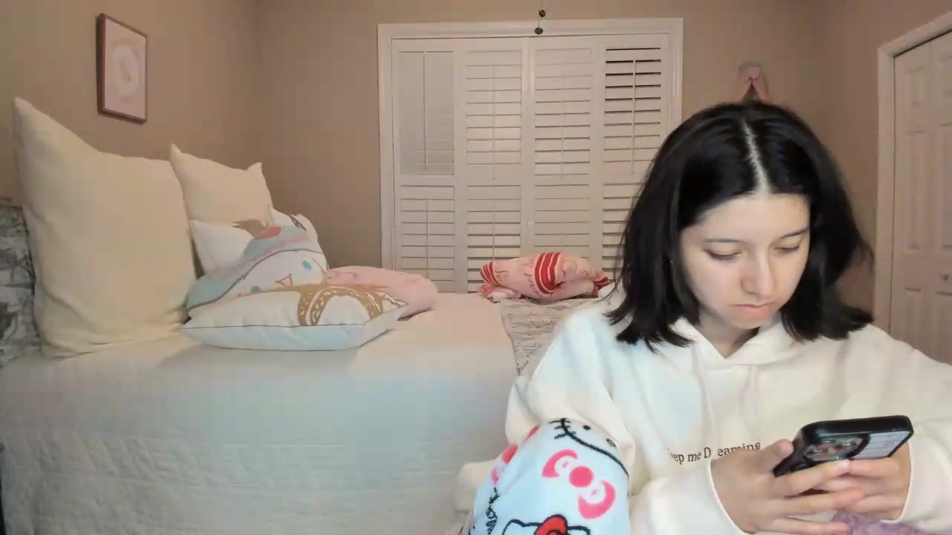 Gallery image thumbnail from Cherrycute666's myfreecams stream on, 07/11/2026, 04:19 image 8 of 20