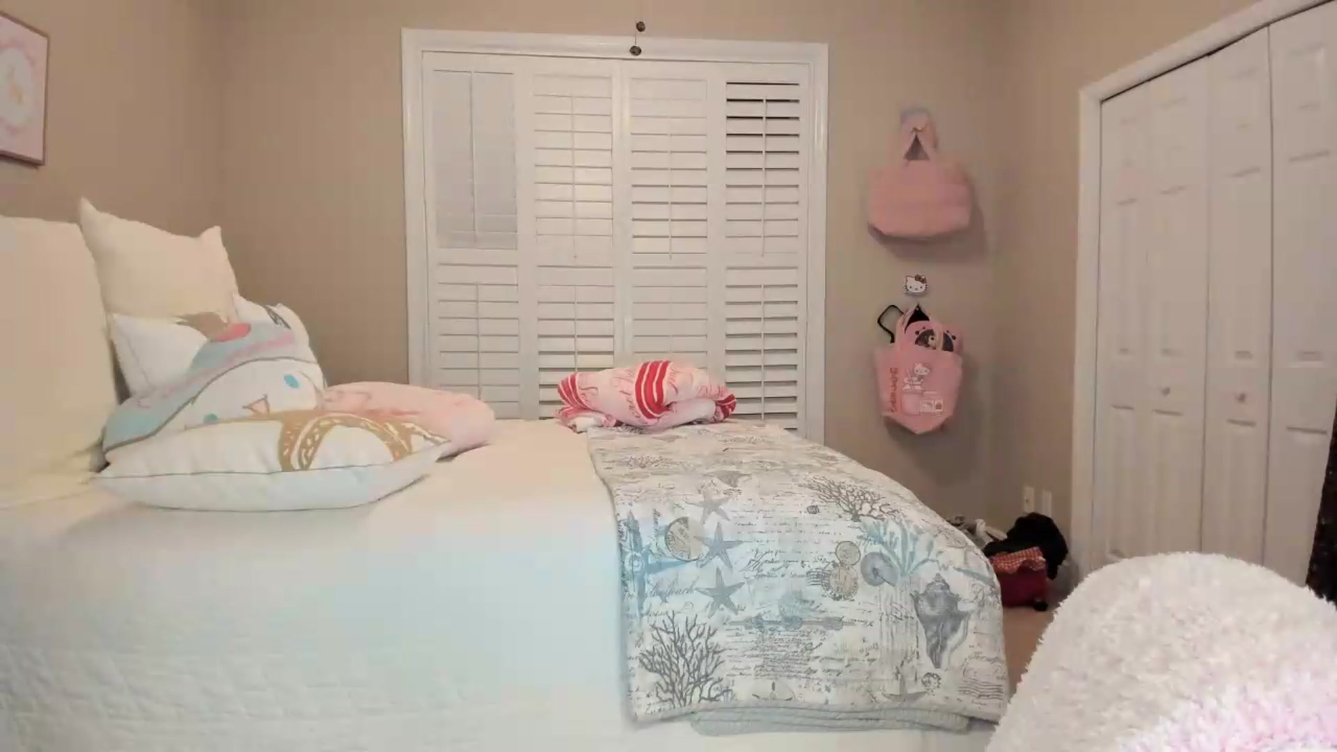 Gallery image thumbnail from Cherrycute666's myfreecams stream on, 07/11/2026, 04:19 image 15 of 20