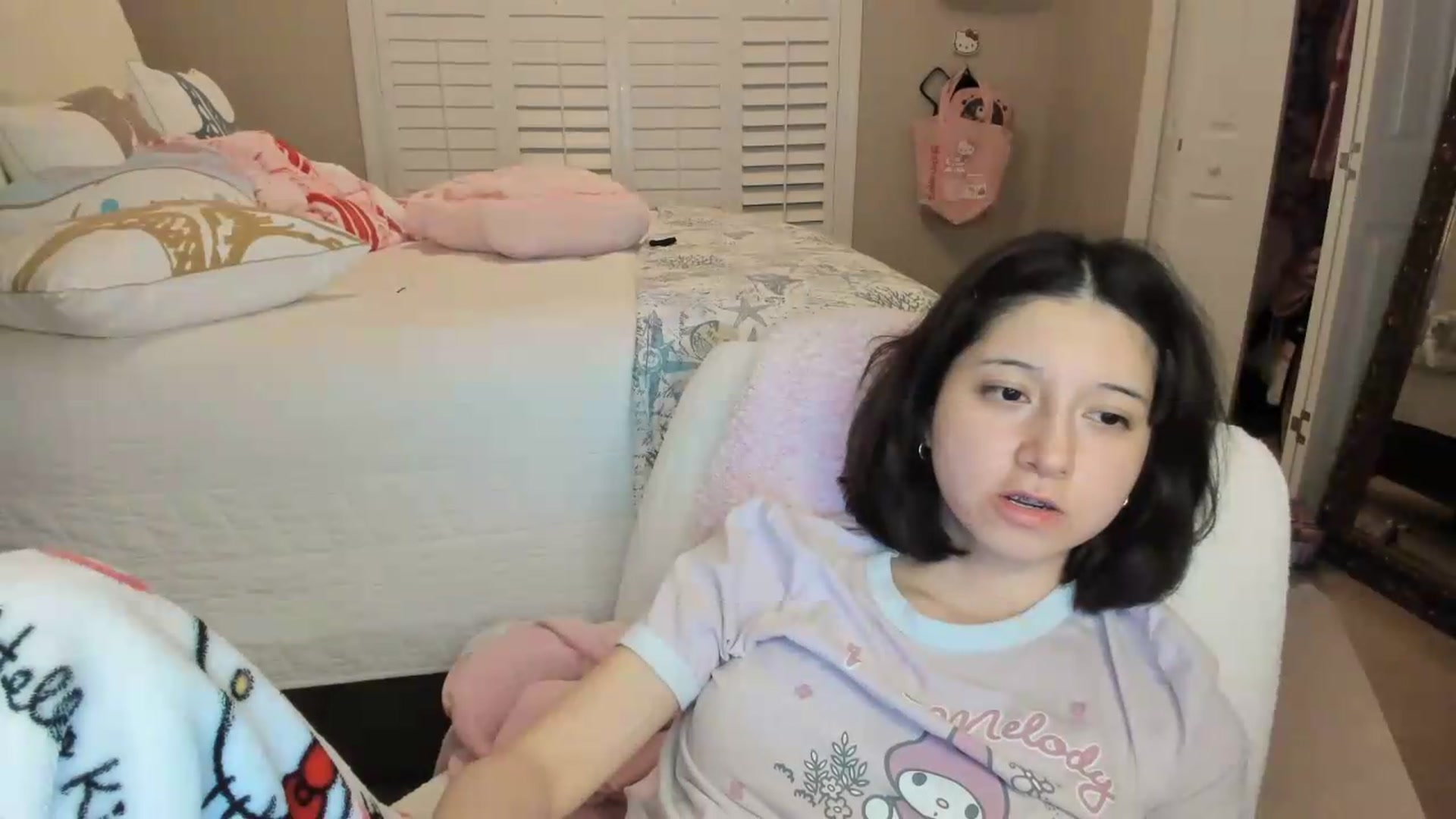 Gallery image thumbnail from Cherrycute666's myfreecams stream on, 07/12/2026, 05:35 image 15 of 20
