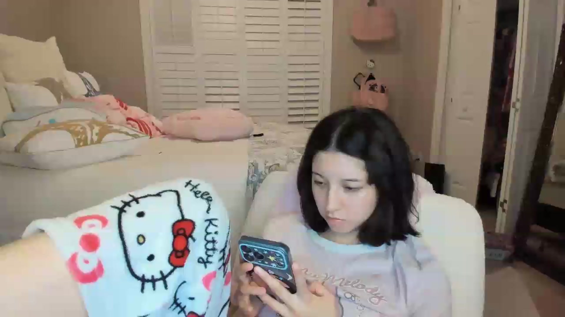 Gallery image thumbnail from Cherrycute666's myfreecams stream on, 07/12/2026, 05:35 image 9 of 20